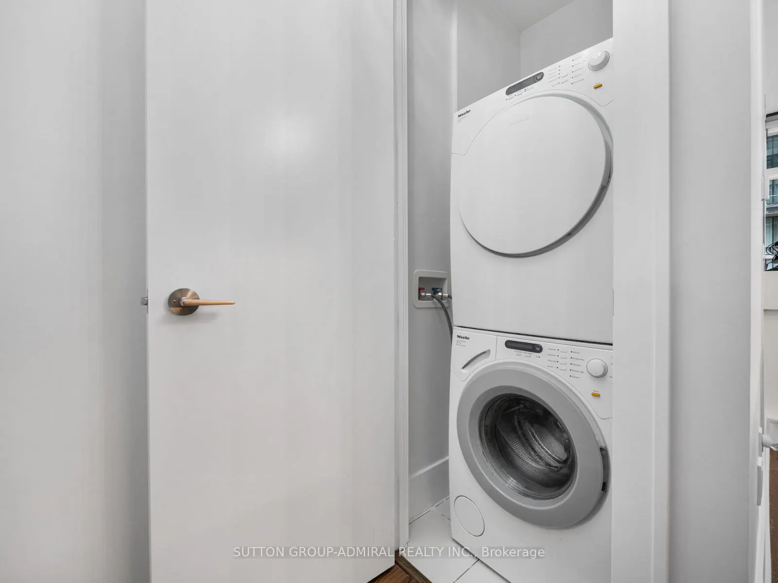 39 Queens Quay E, #525