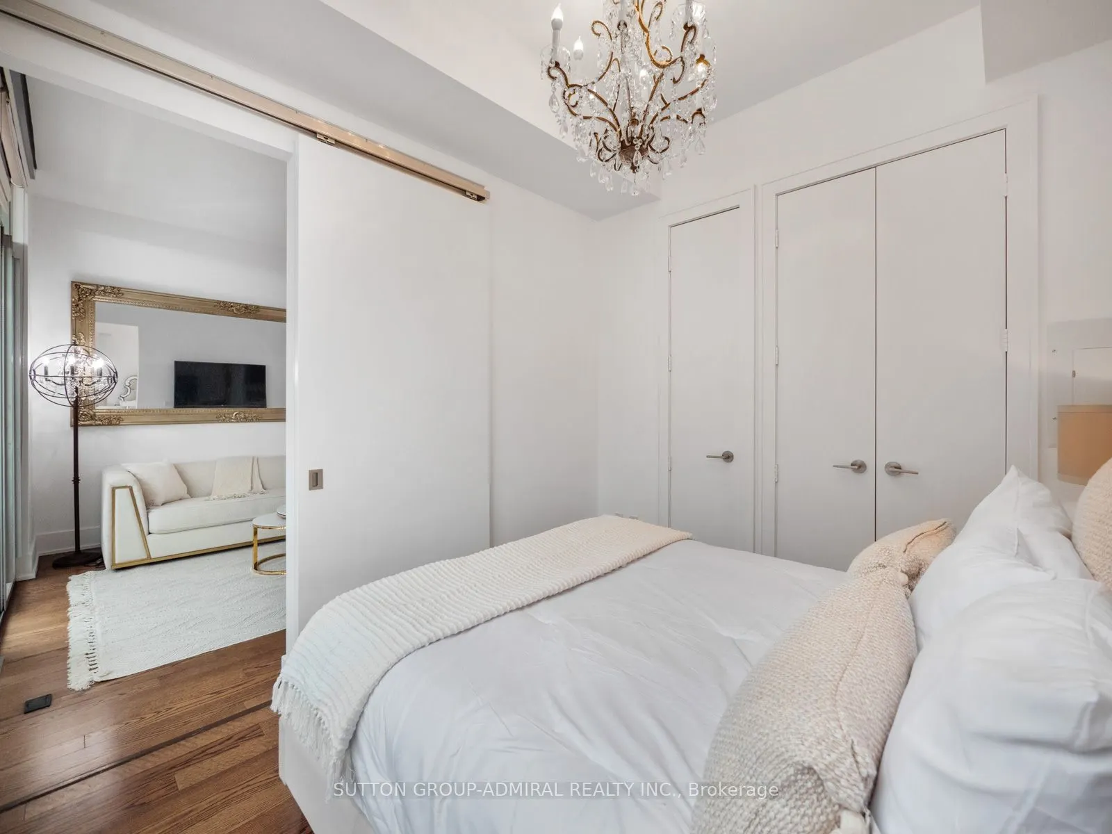 39 Queens Quay E, #525