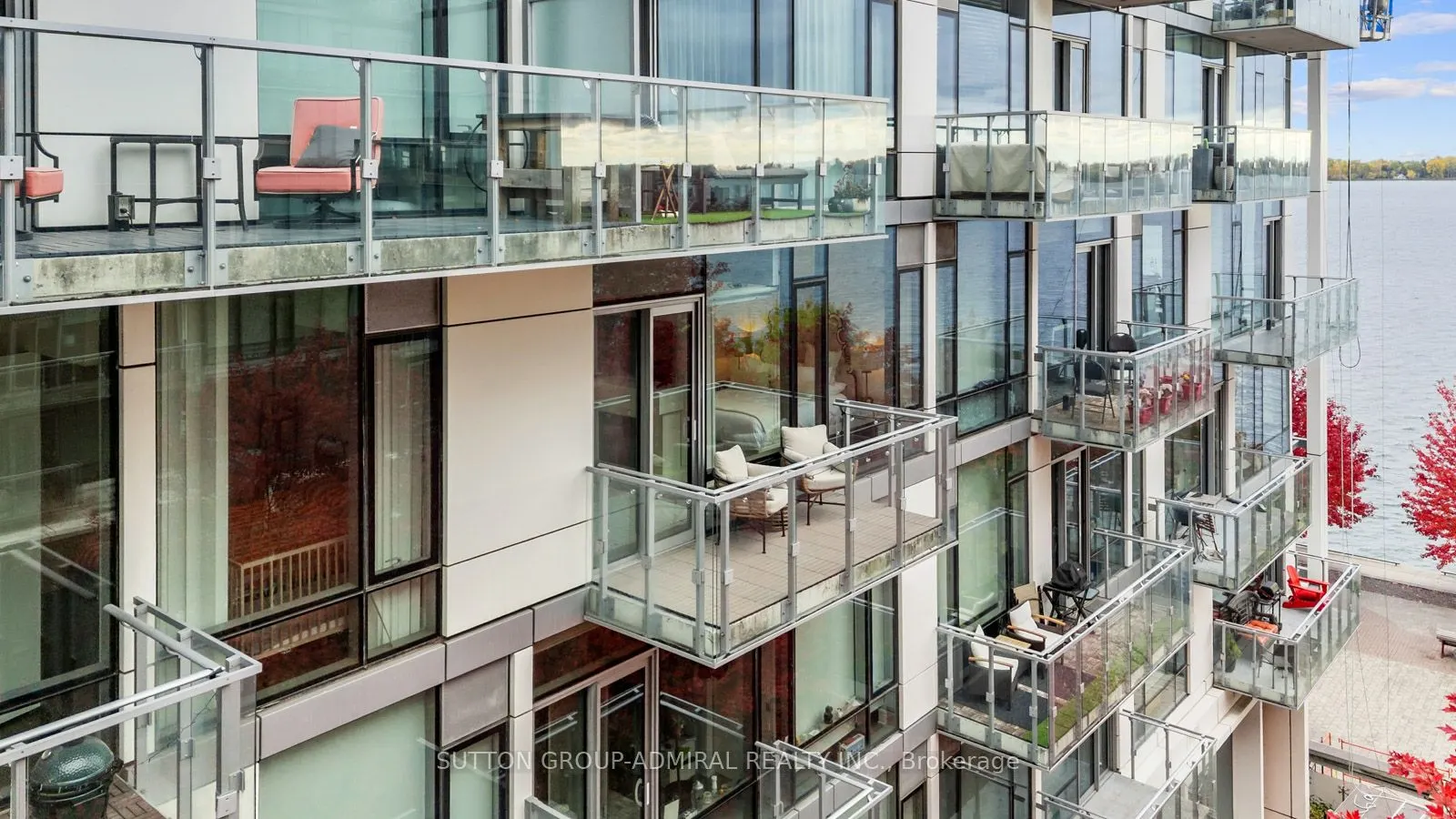 39 Queens Quay E, #525