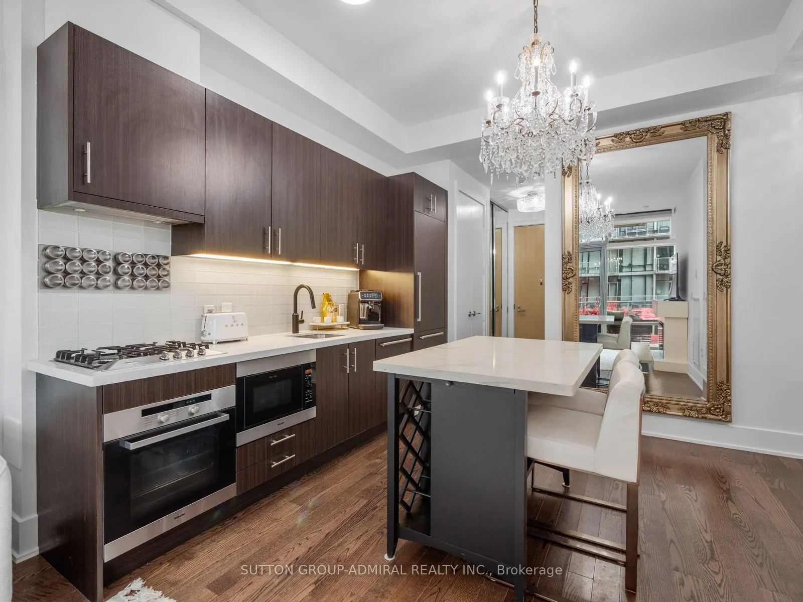 39 Queens Quay E, #525