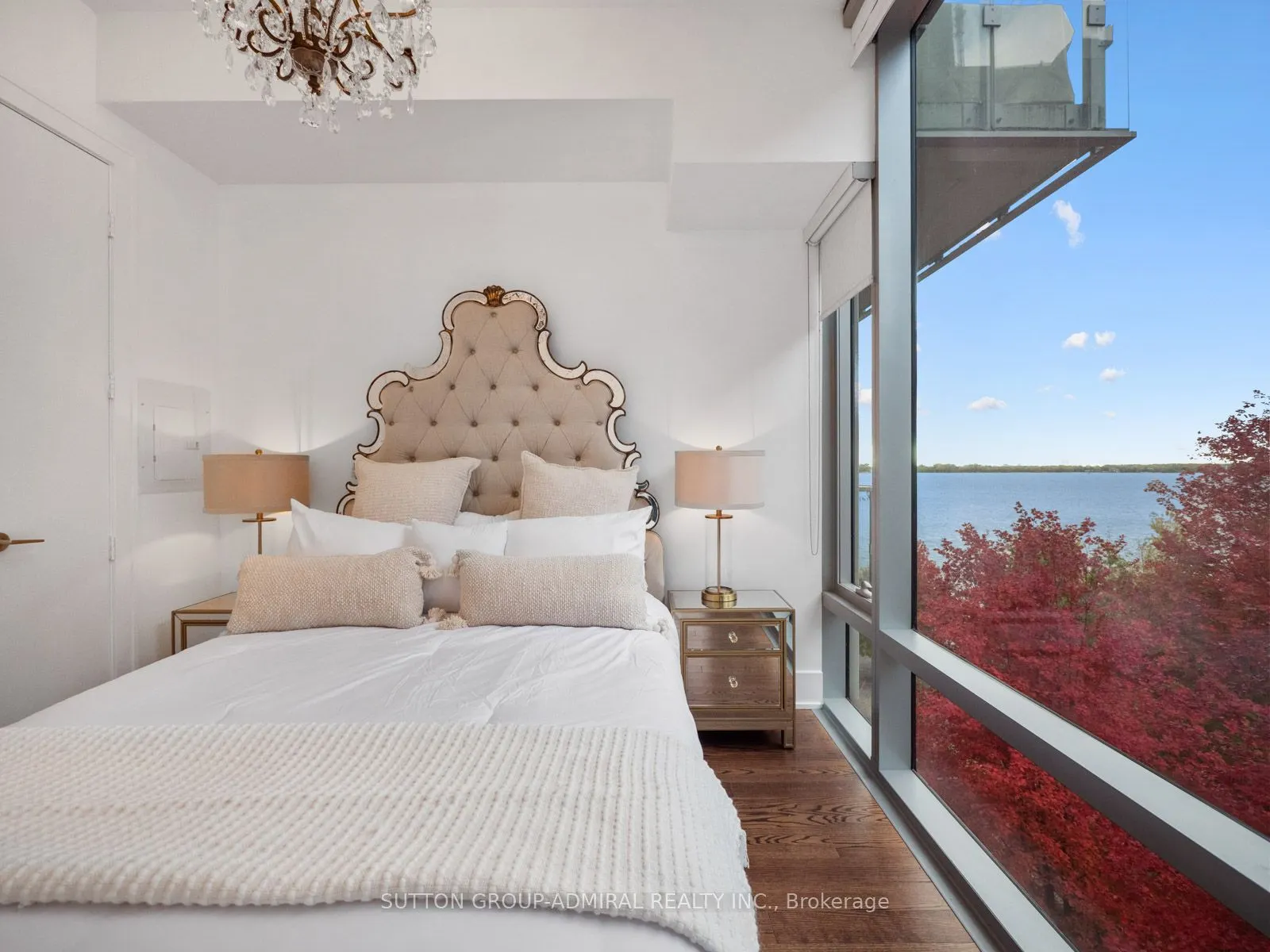 39 Queens Quay E, #525