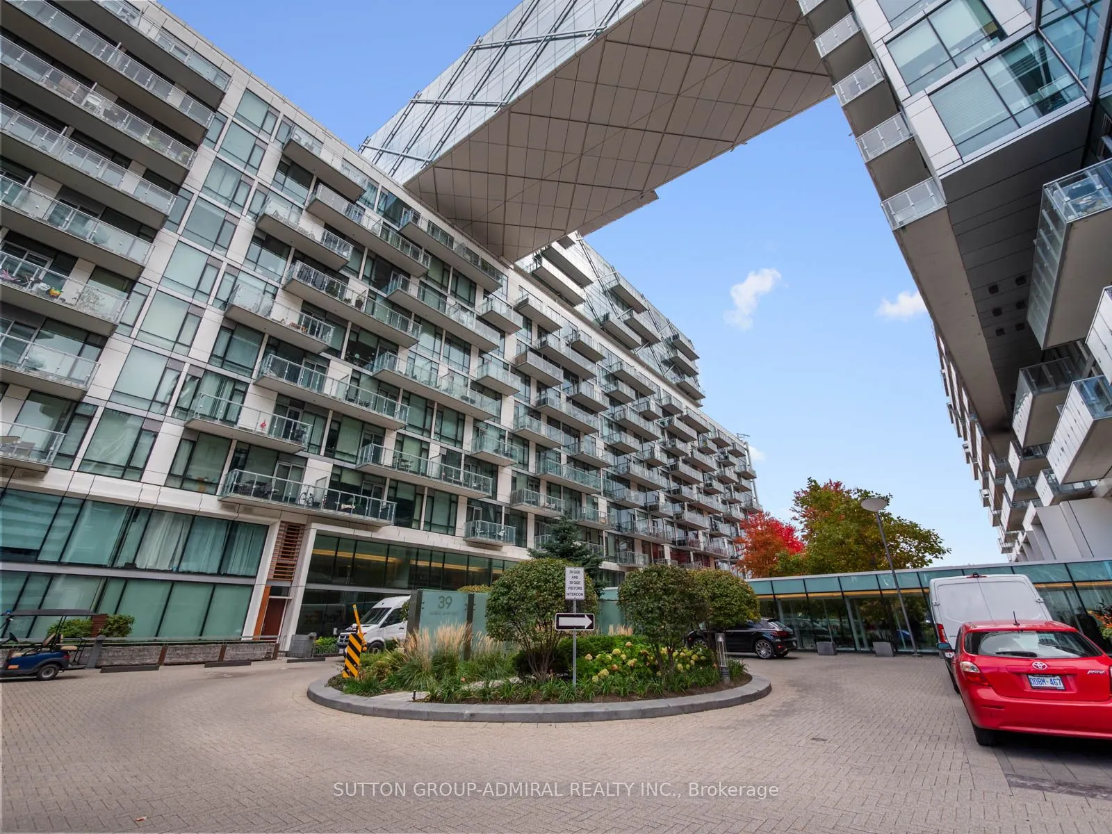 39 Queens Quay E, #525