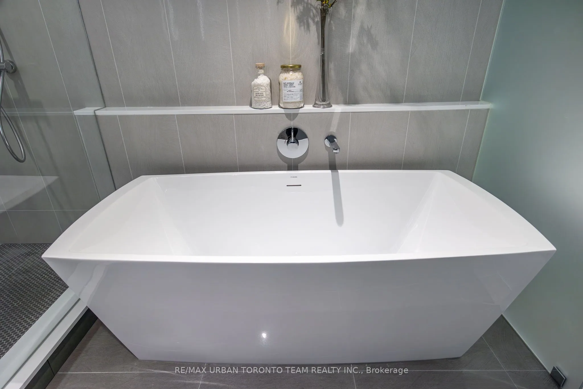 155 Merchants' Wharf, #415