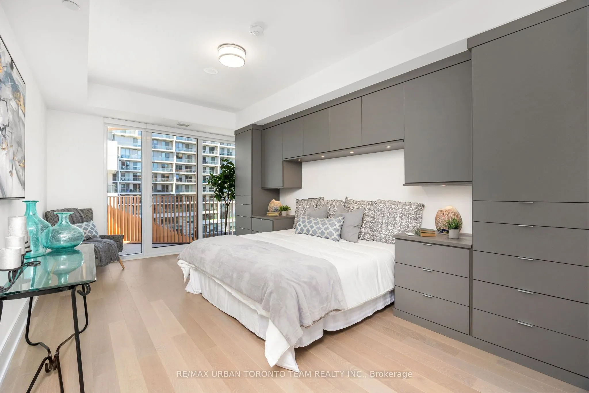 155 Merchants' Wharf, #415