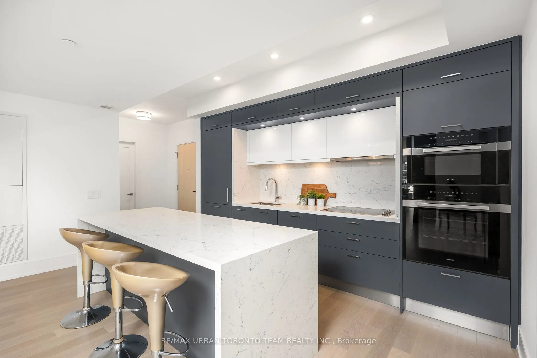 155 Merchants' Wharf, #415