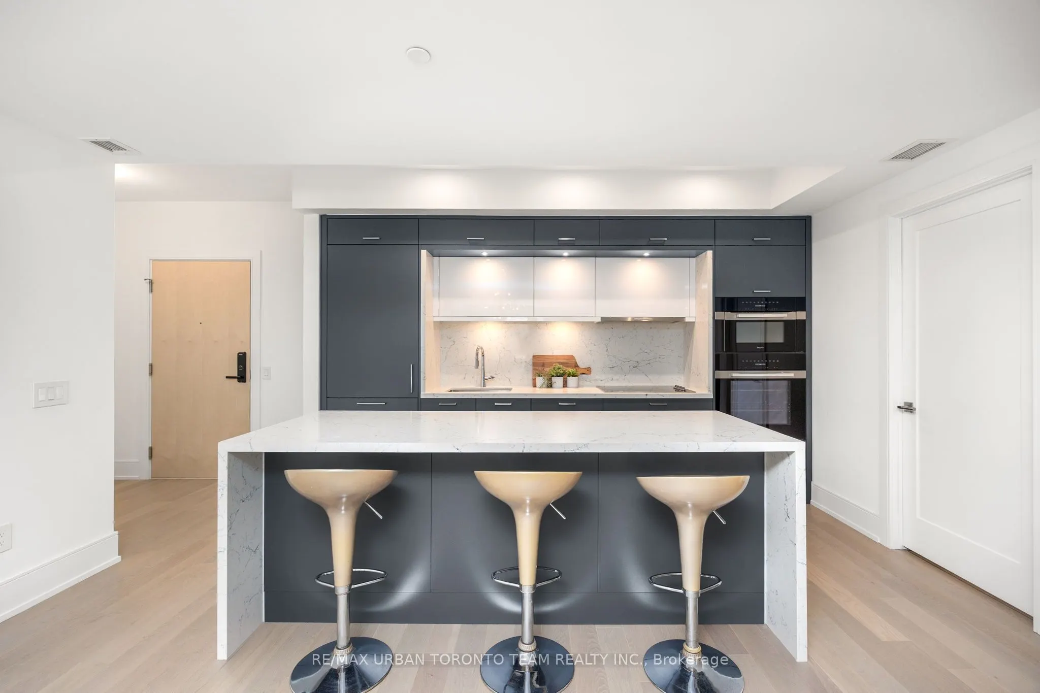 155 Merchants' Wharf, #415