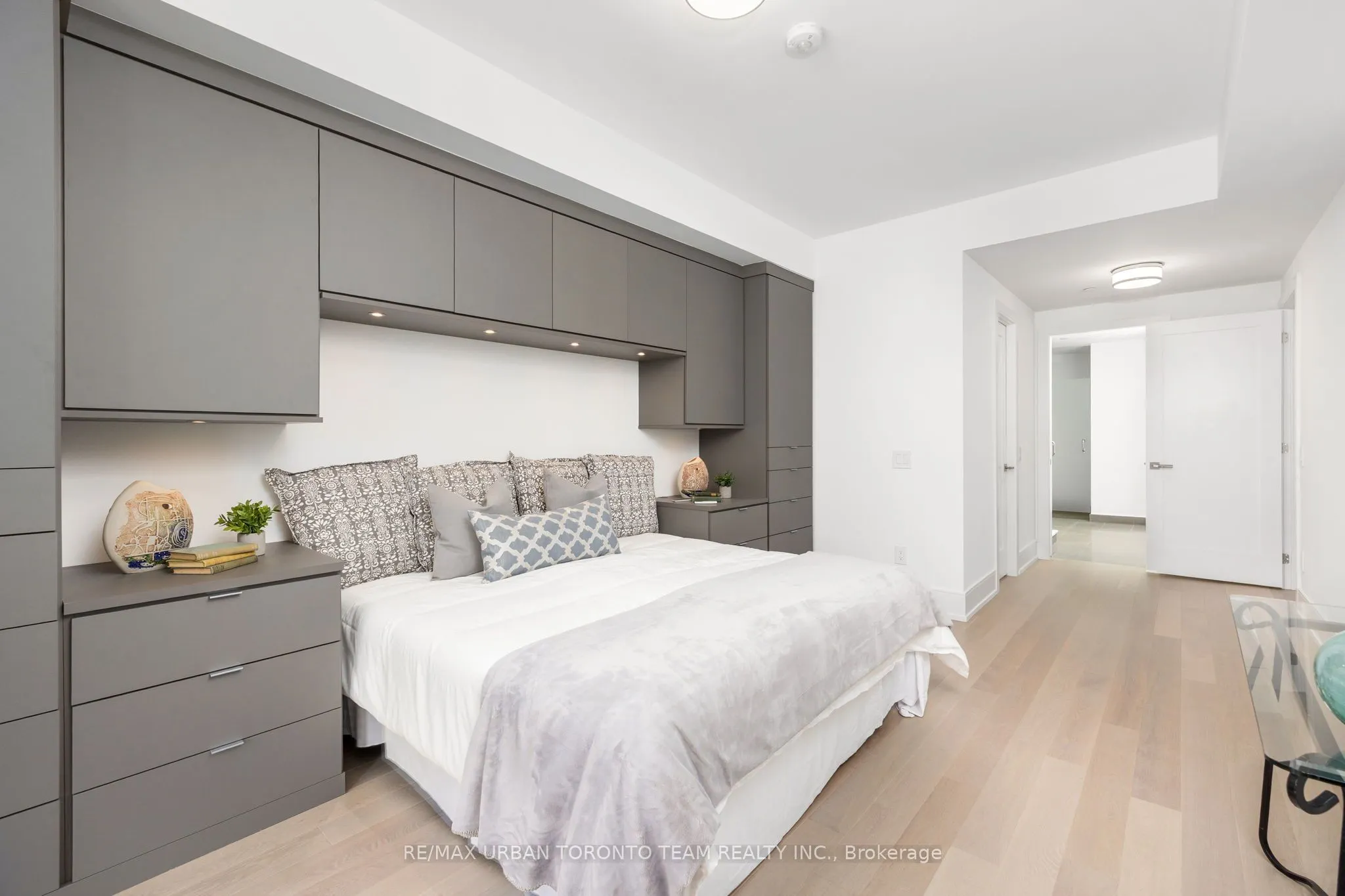 155 Merchants' Wharf, #415