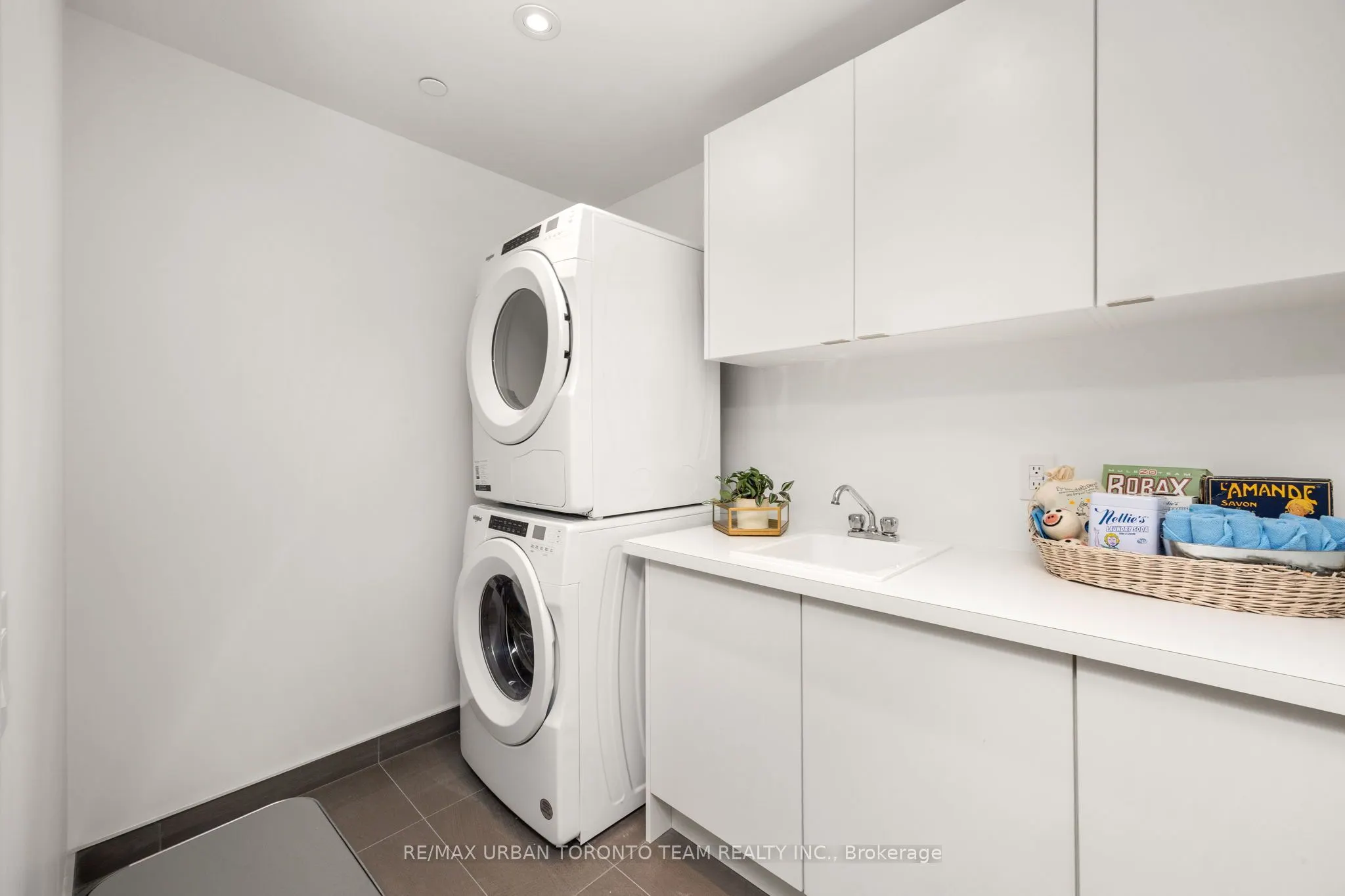 155 Merchants' Wharf, #415