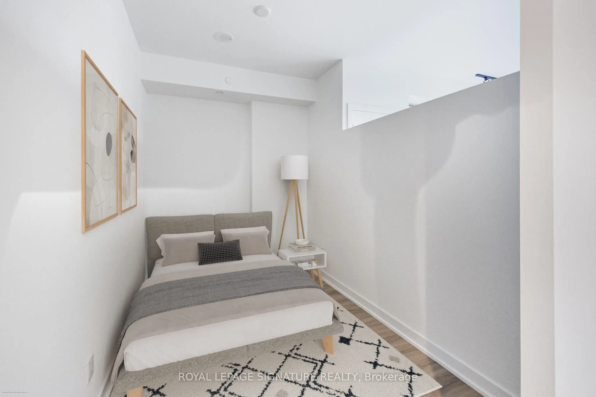 458 Richmond Street W, #708