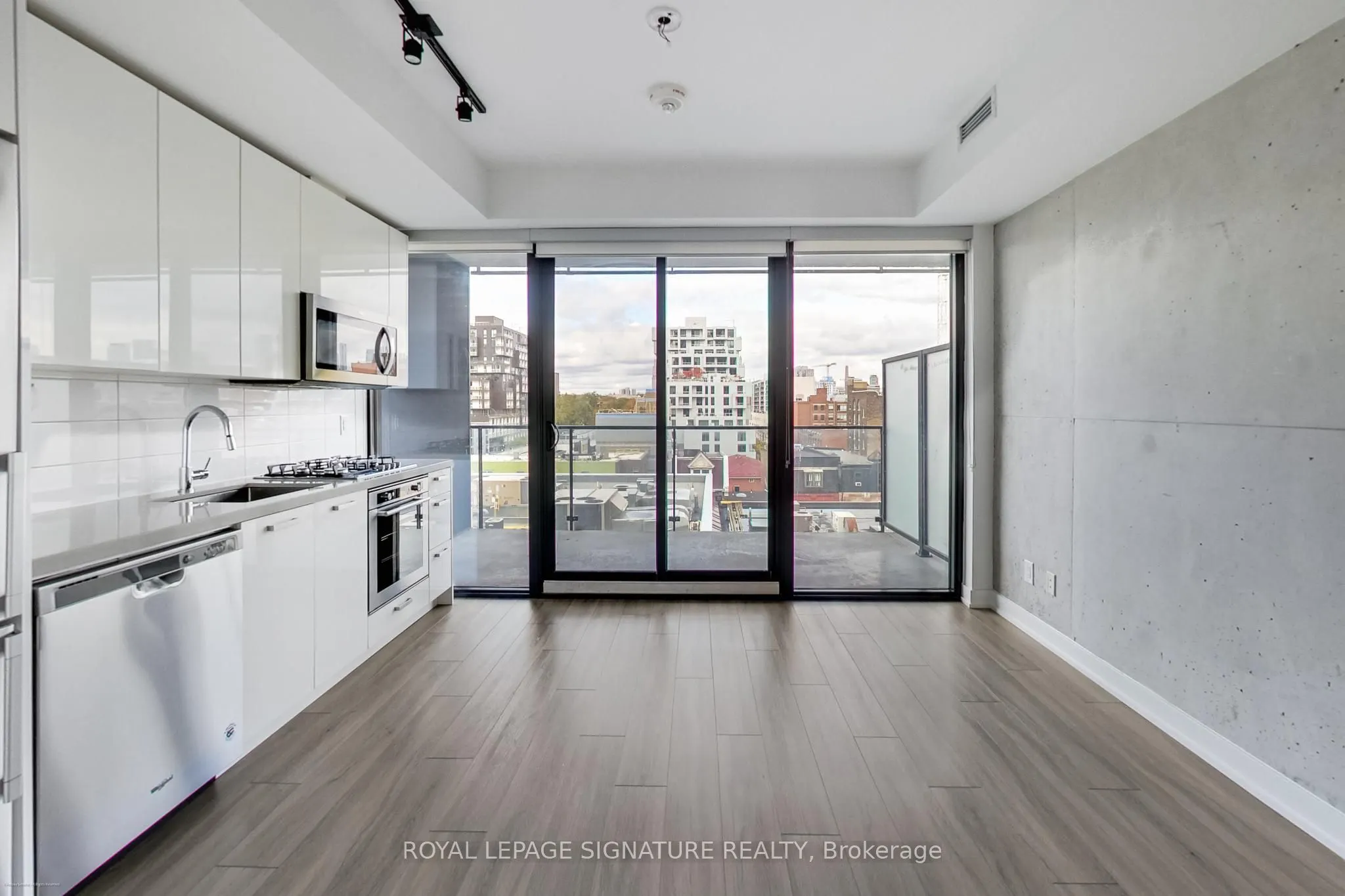 458 Richmond Street W, #708