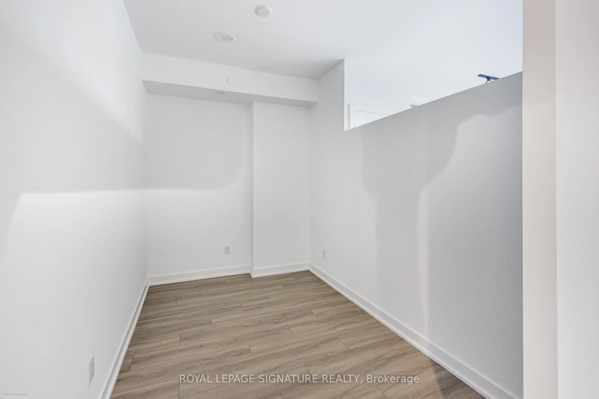 458 Richmond Street W, #708