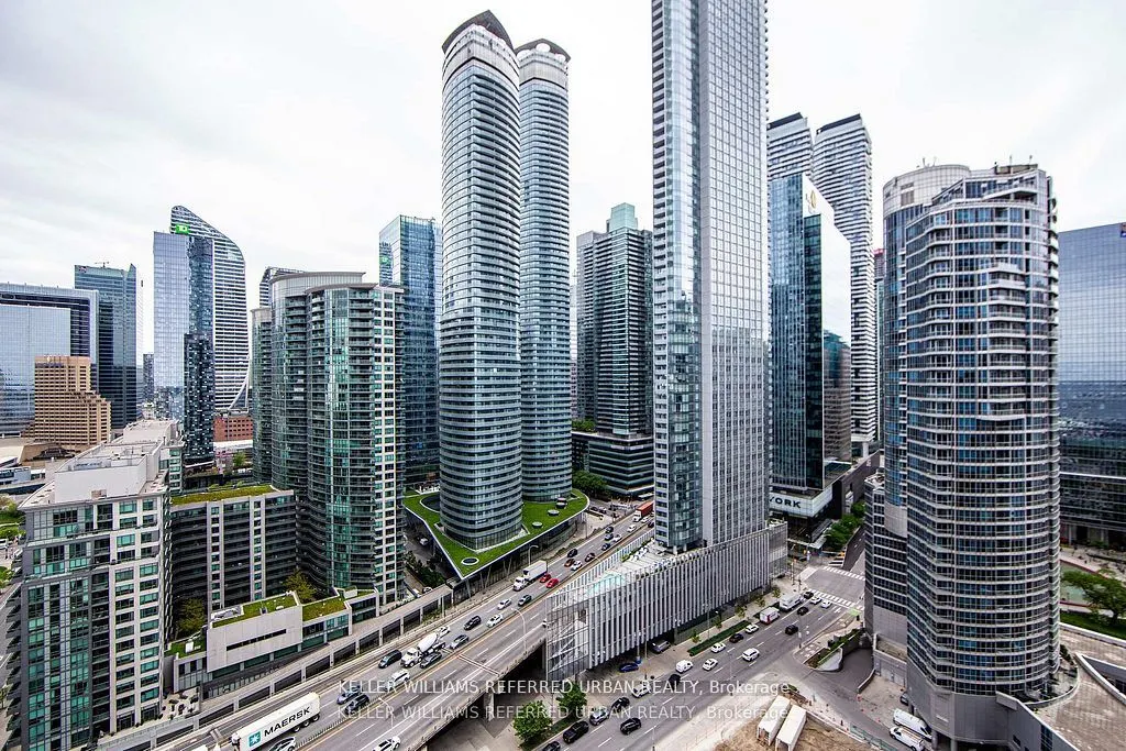 218 Queens Quay W, #2501