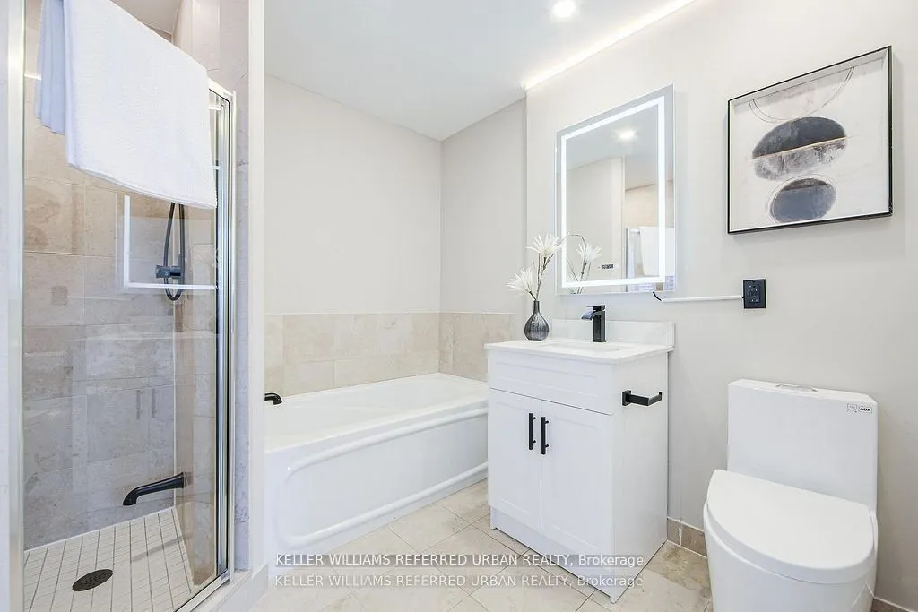 218 Queens Quay W, #2501