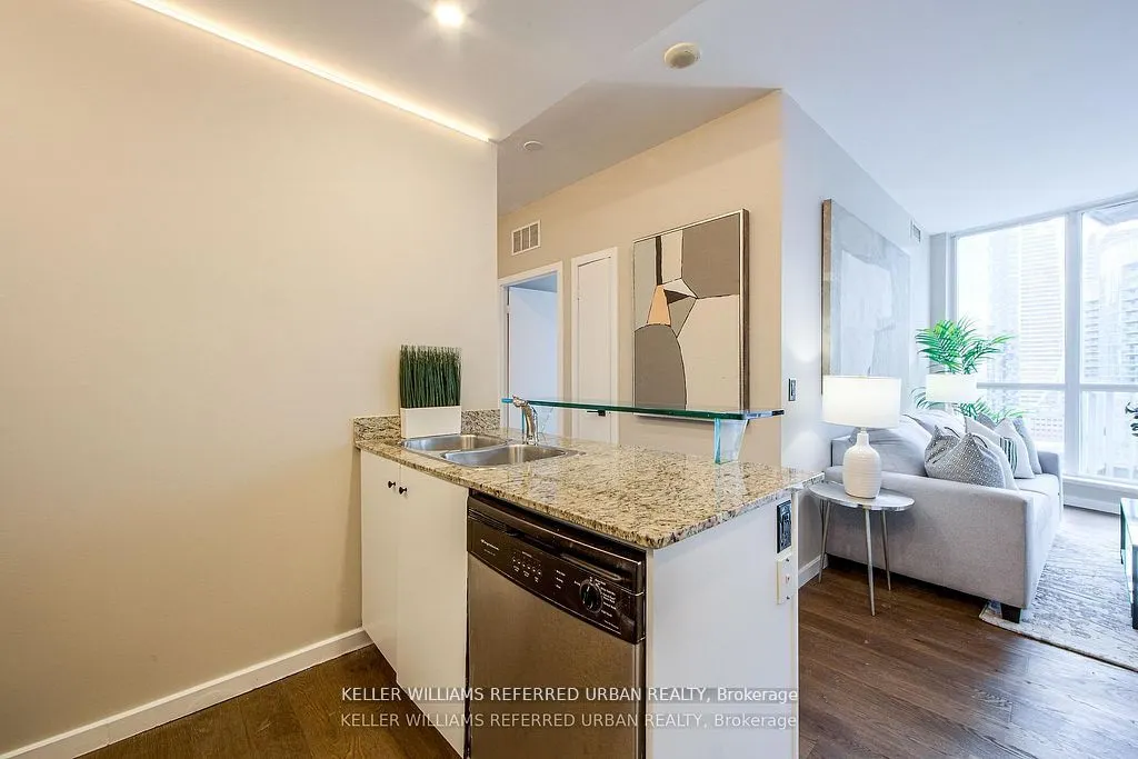 218 Queens Quay W, #2501