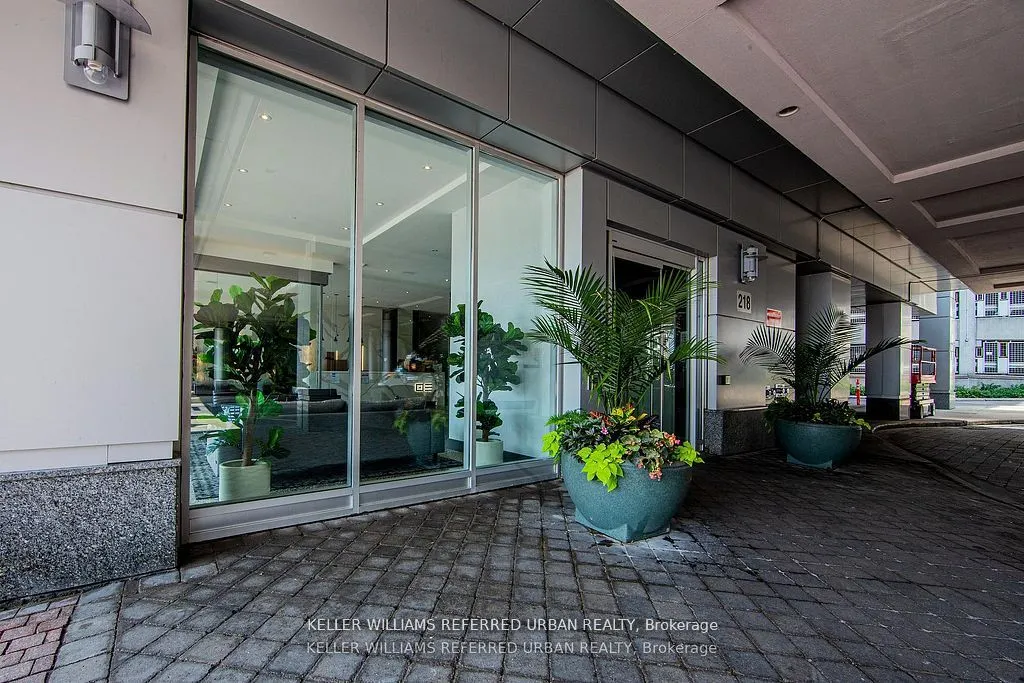 218 Queens Quay W, #2501