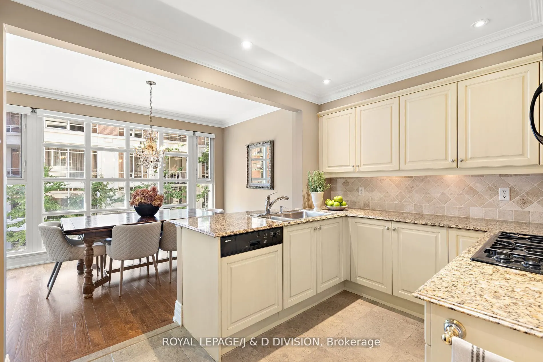 33 Delisle Avenue, #303