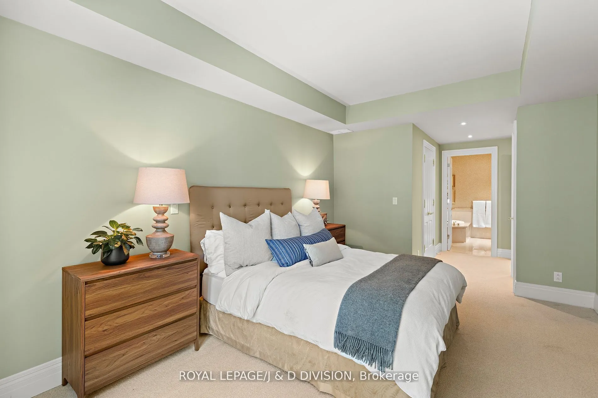 33 Delisle Avenue, #303