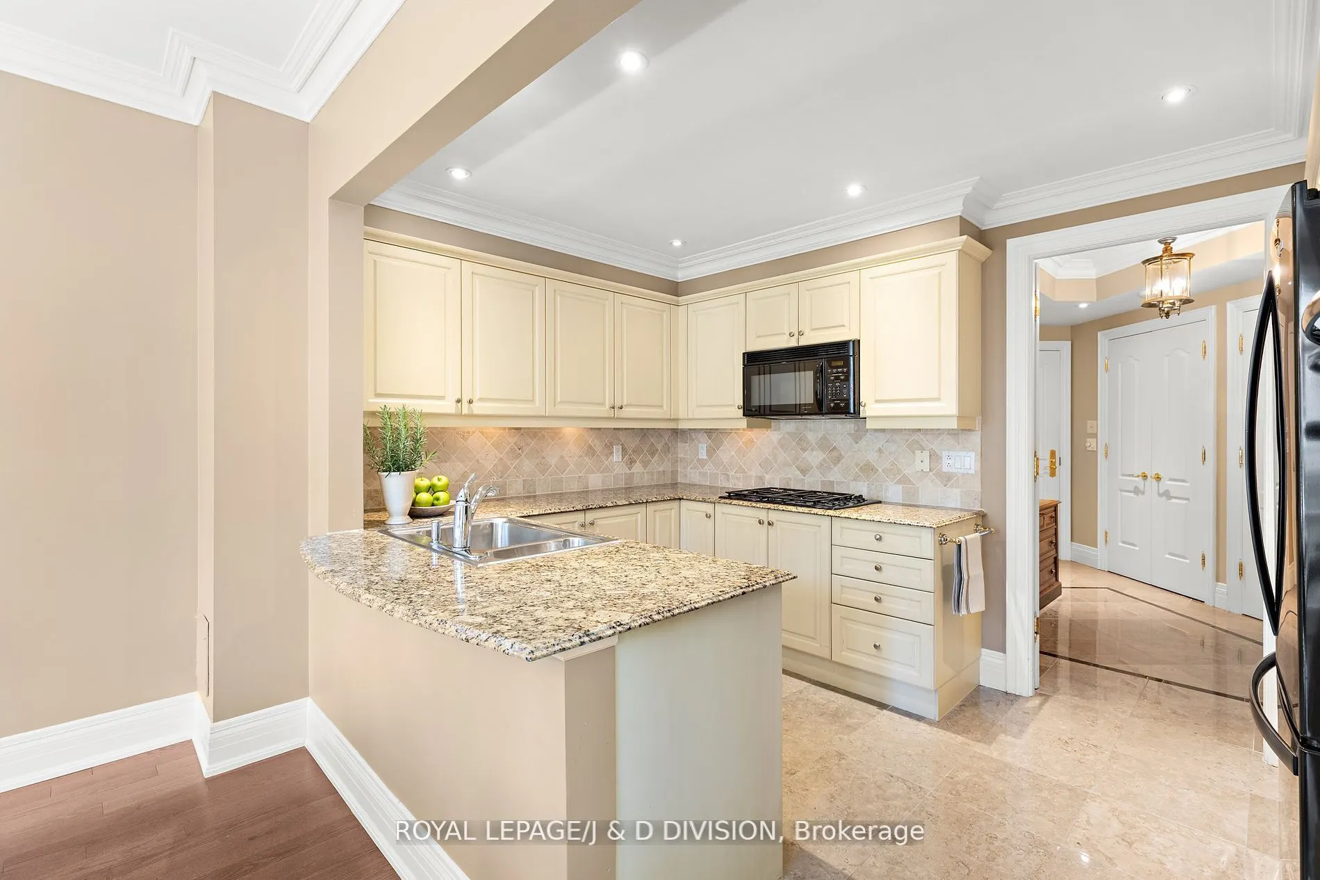 33 Delisle Avenue, #303