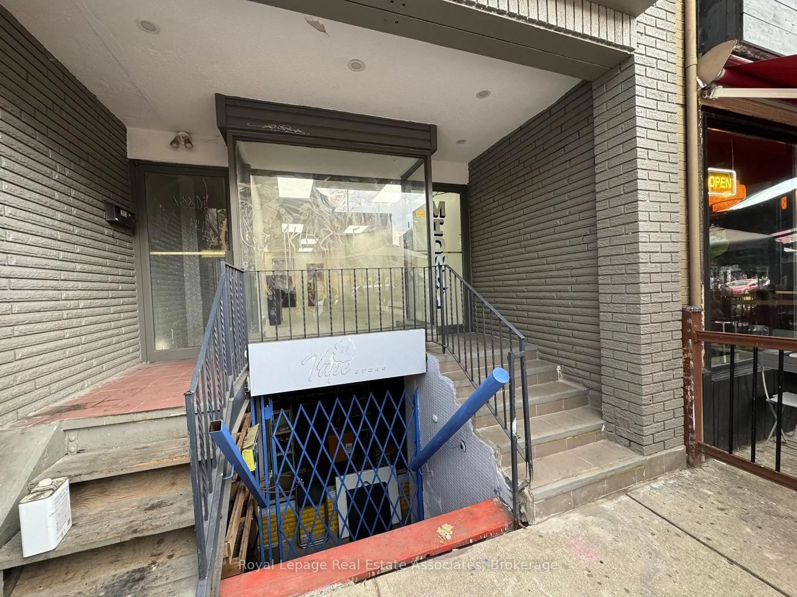 283 Augusta Avenue, #Main Level