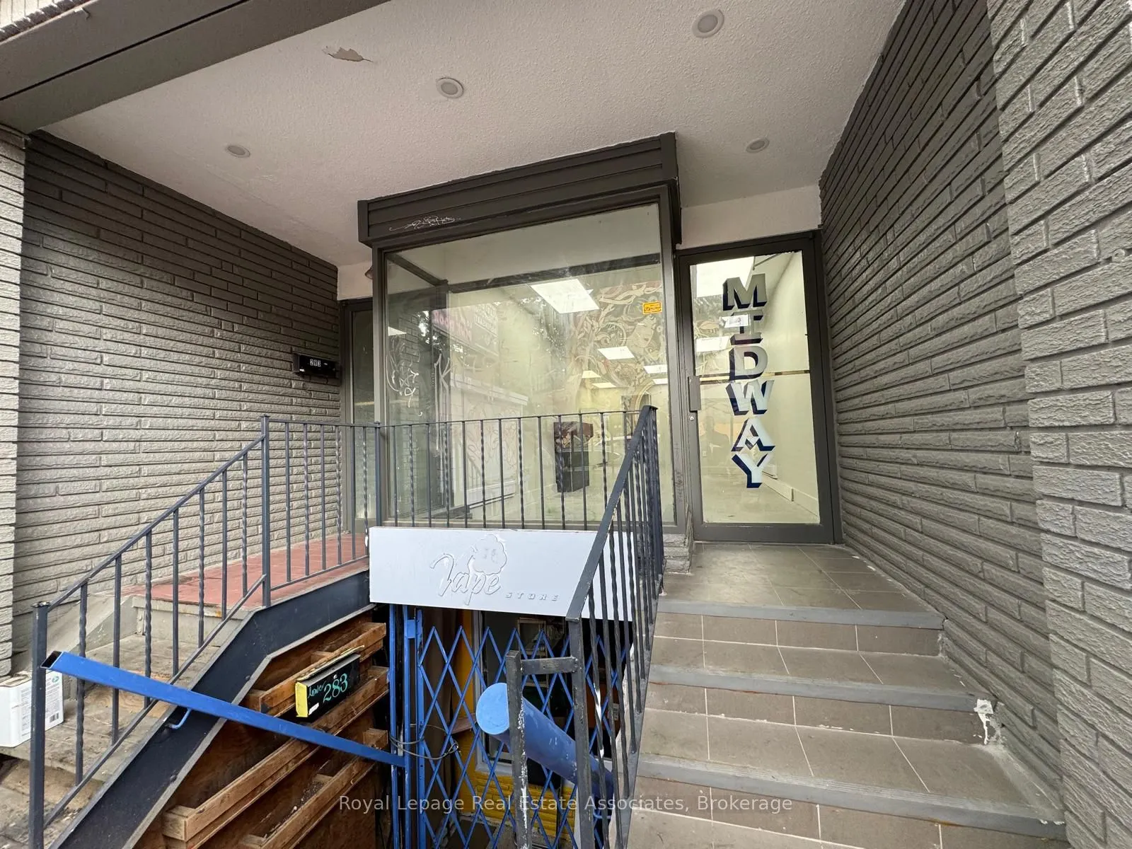 283 Augusta Avenue, #Main Level