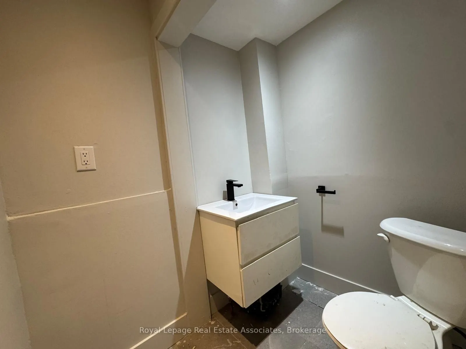 283 Augusta Avenue, #Main Level