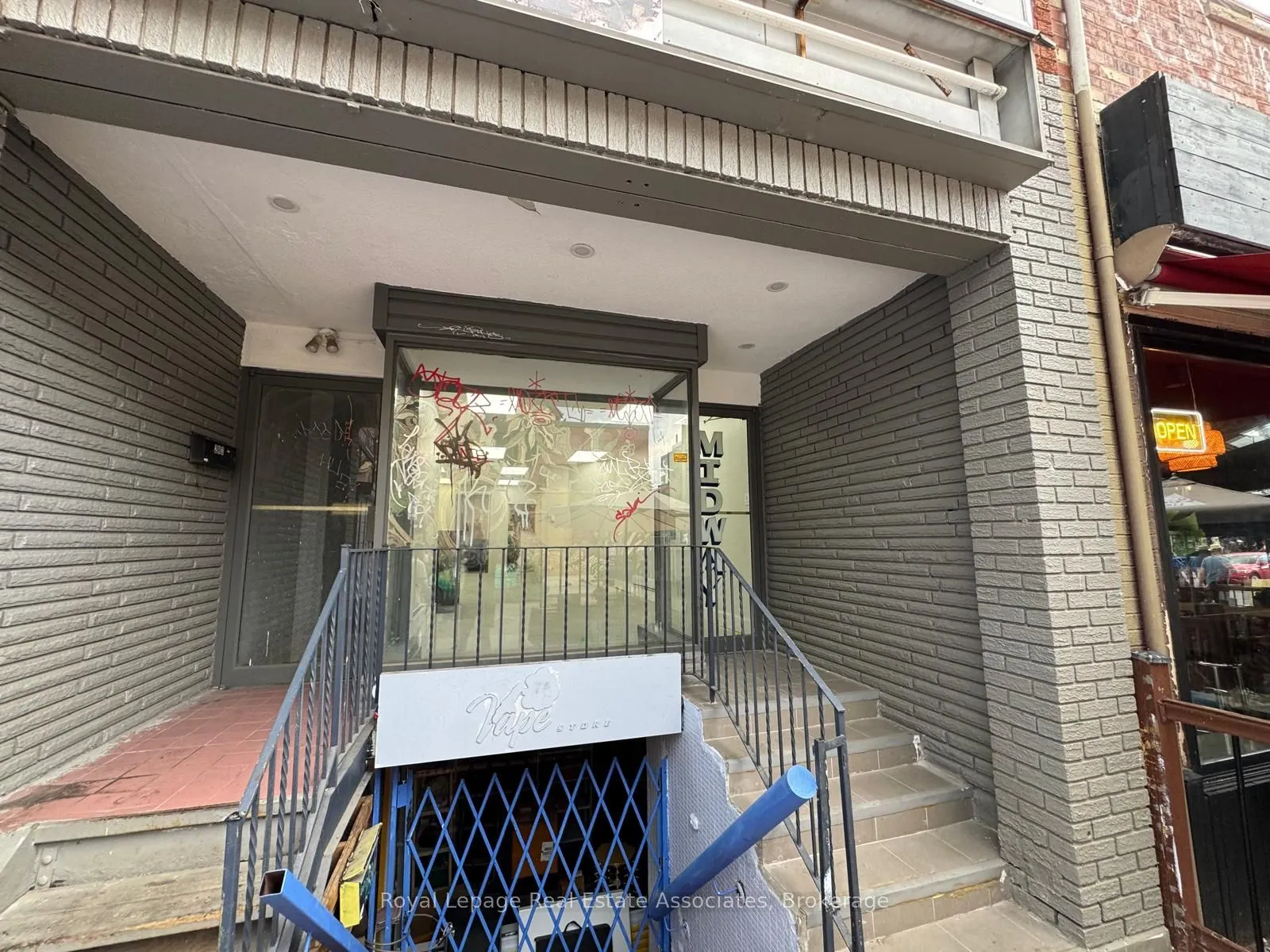 283 Augusta Avenue, #Main Level