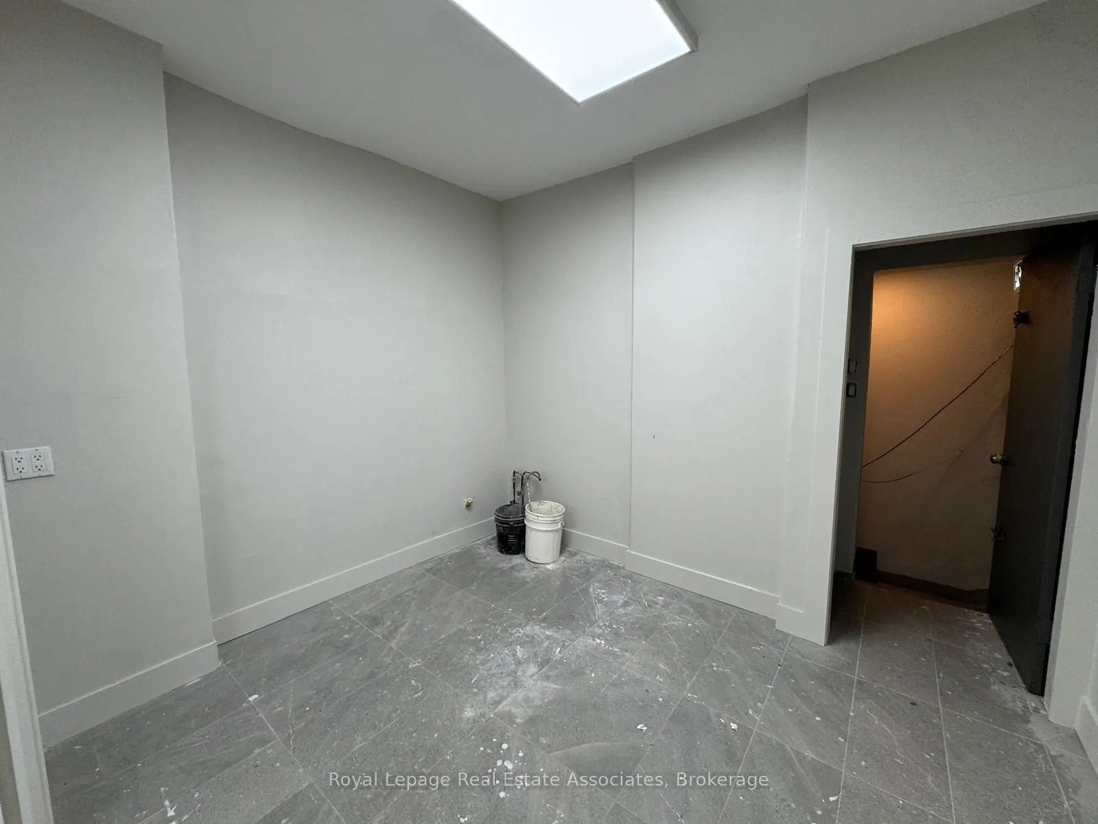 283 Augusta Avenue, #Main Level