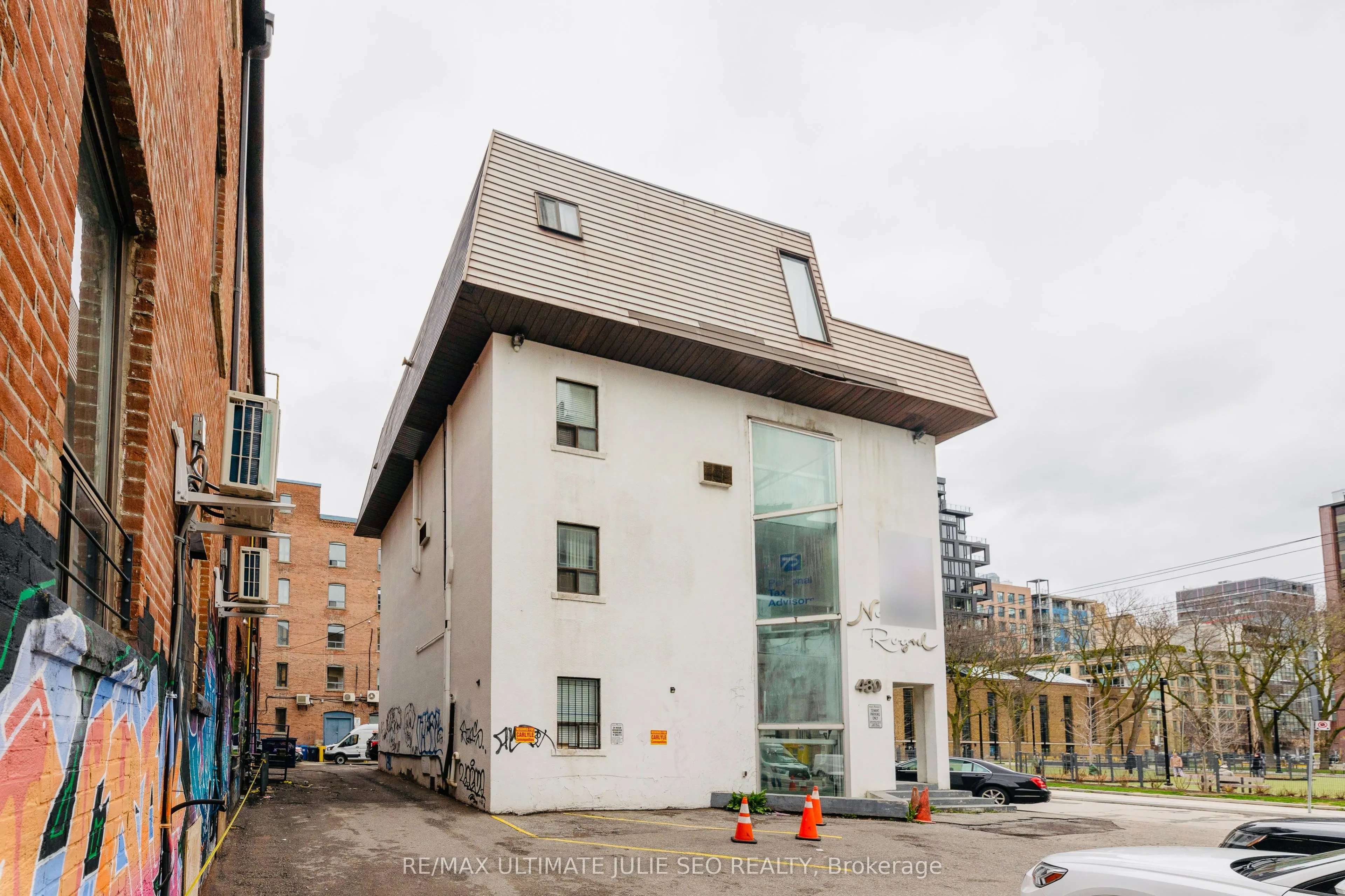 480 Adelaide Street W