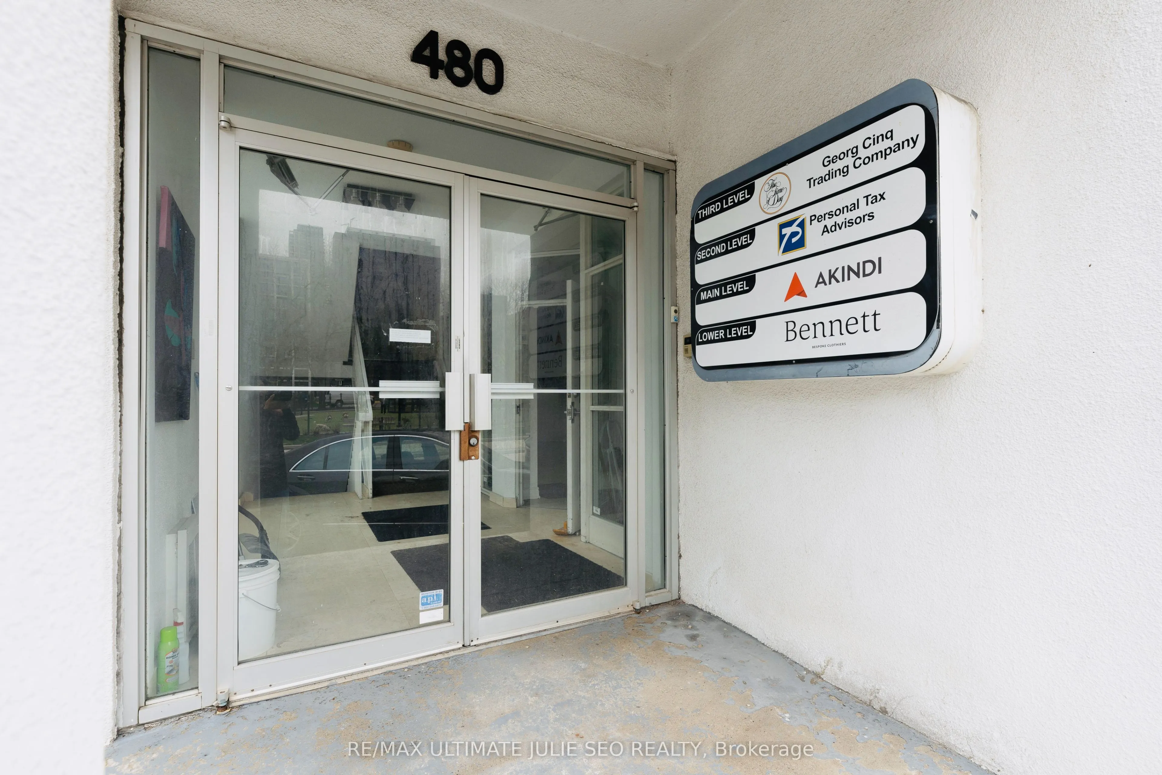 480 Adelaide Street W