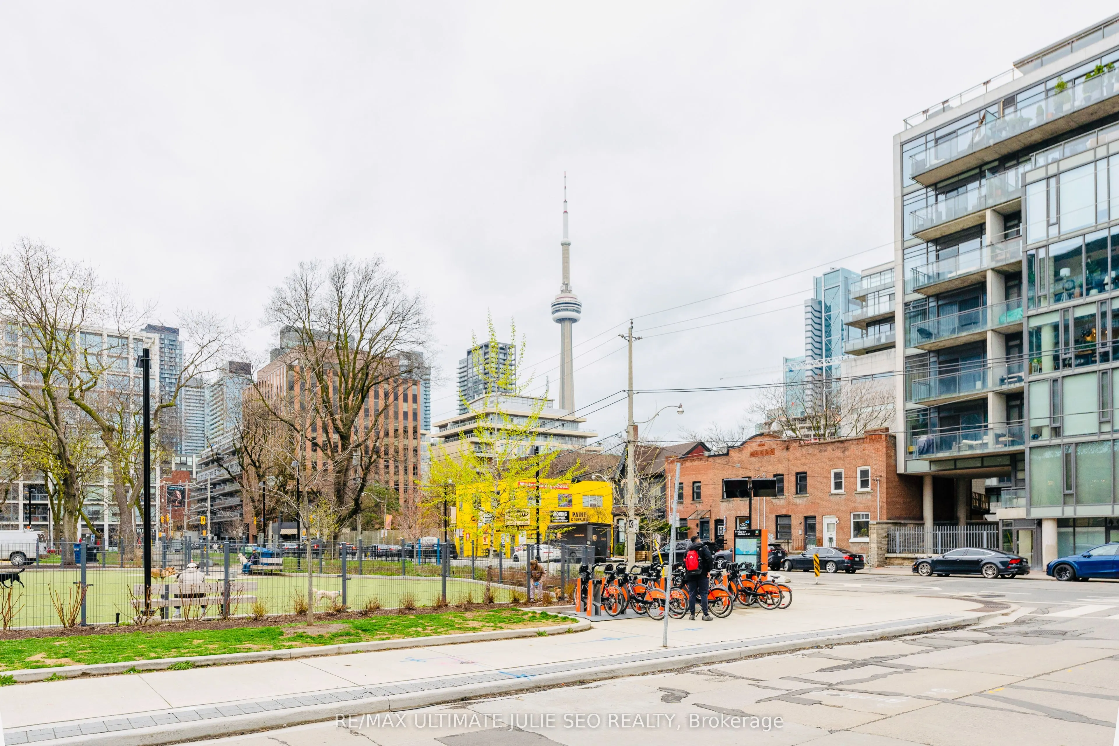 480 Adelaide Street W