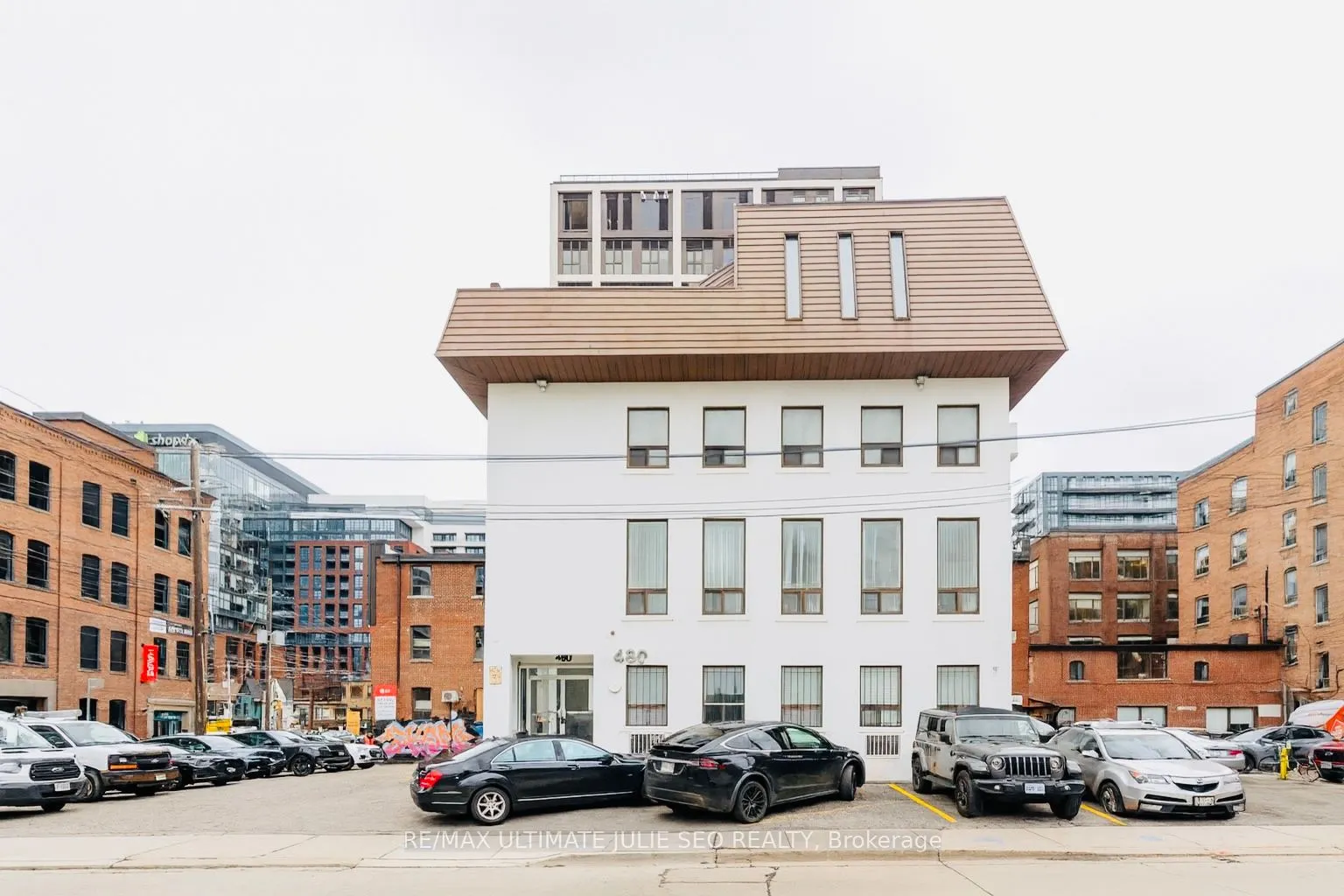 480 Adelaide Street W