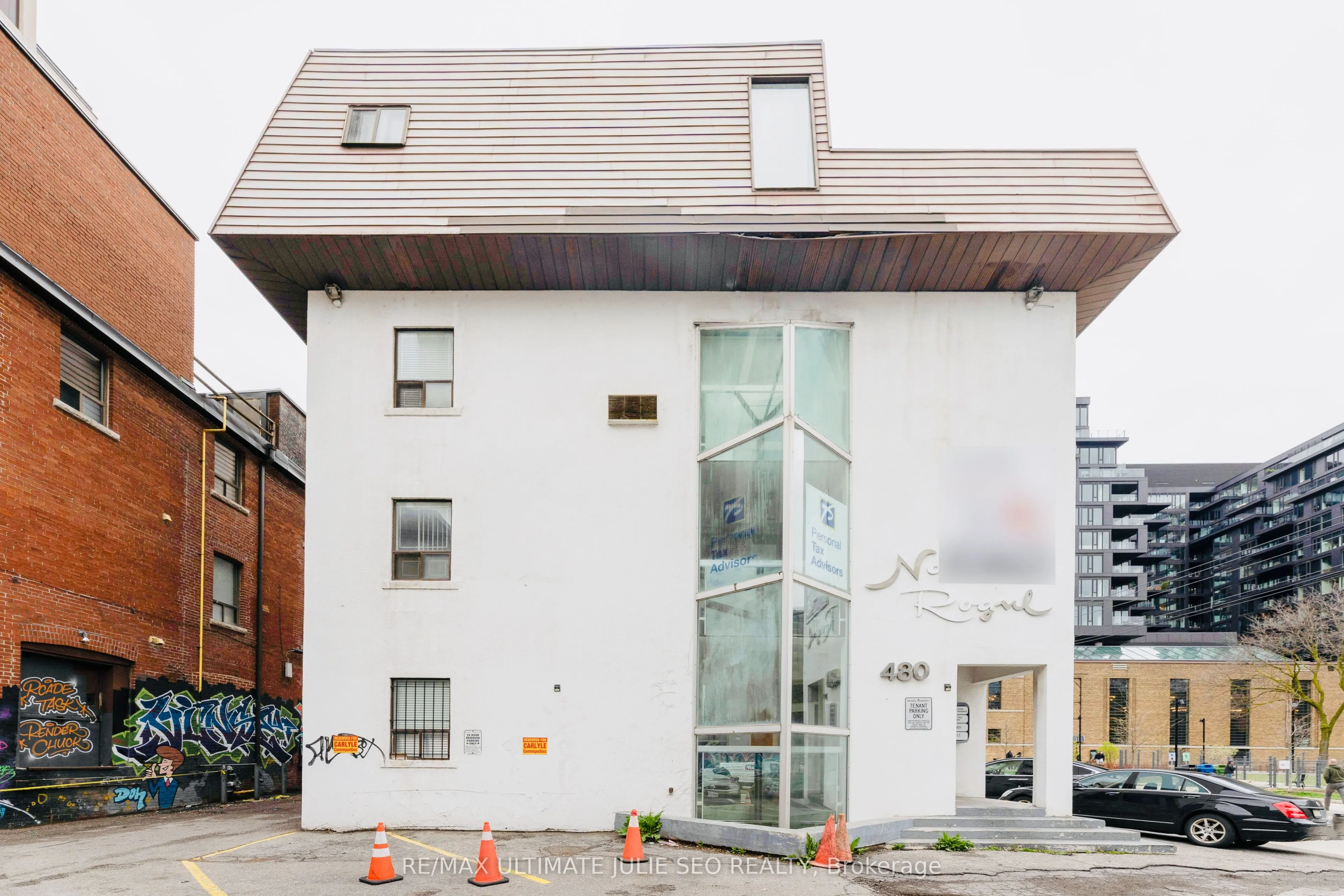 480 Adelaide Street W