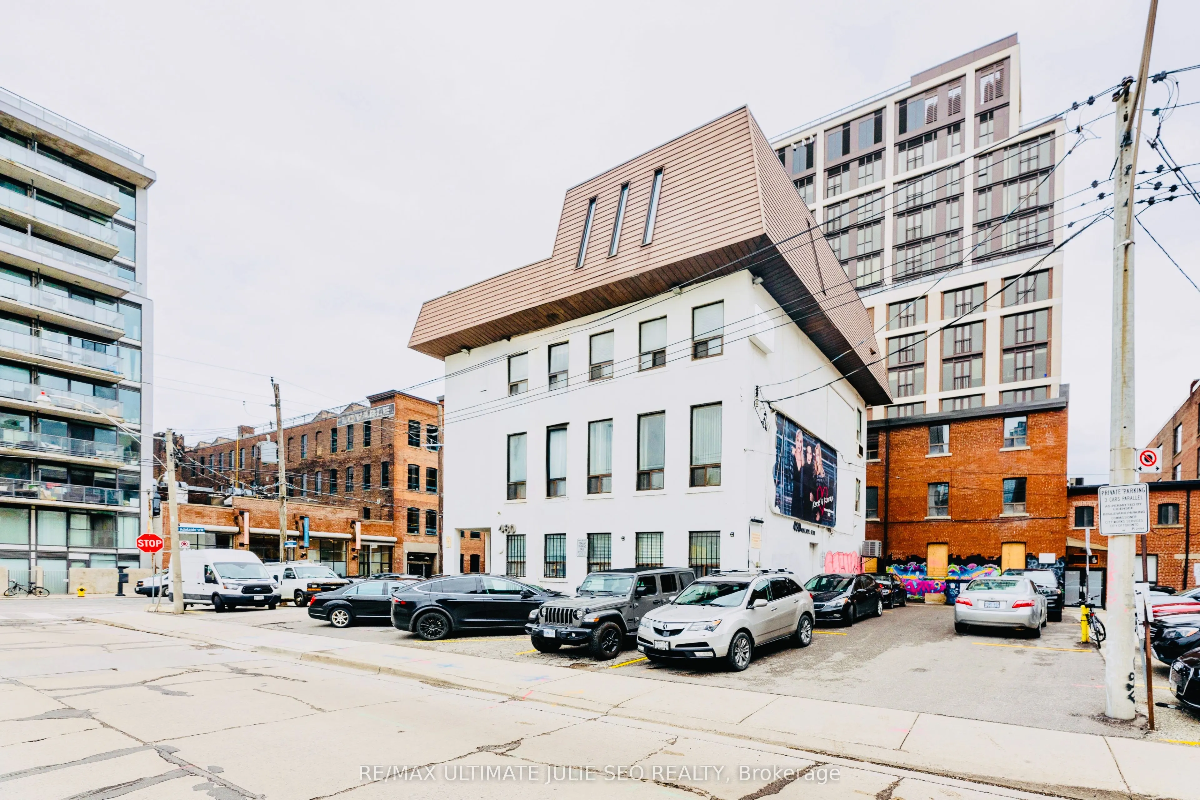 480 Adelaide Street W