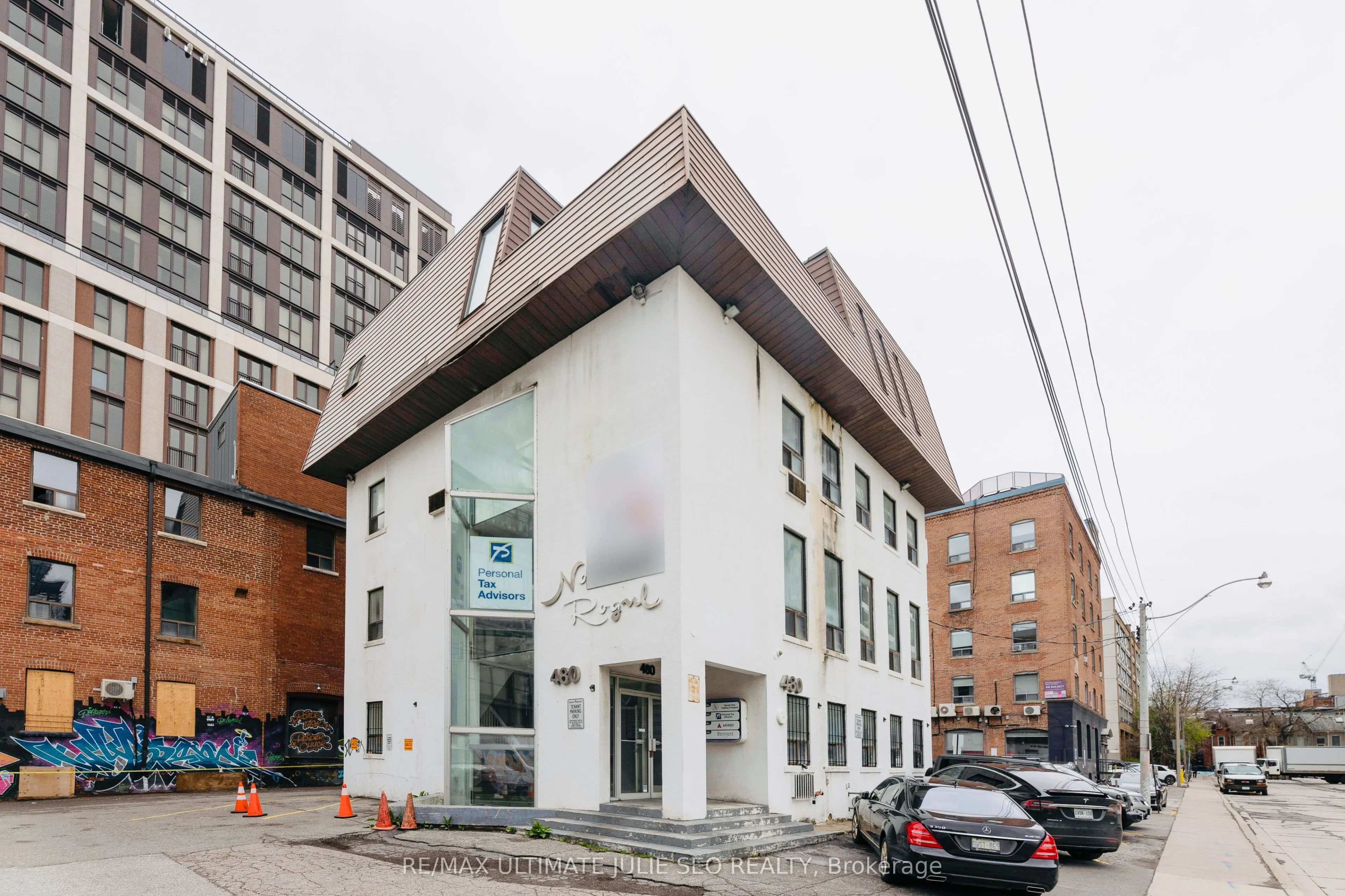 480 Adelaide Street W