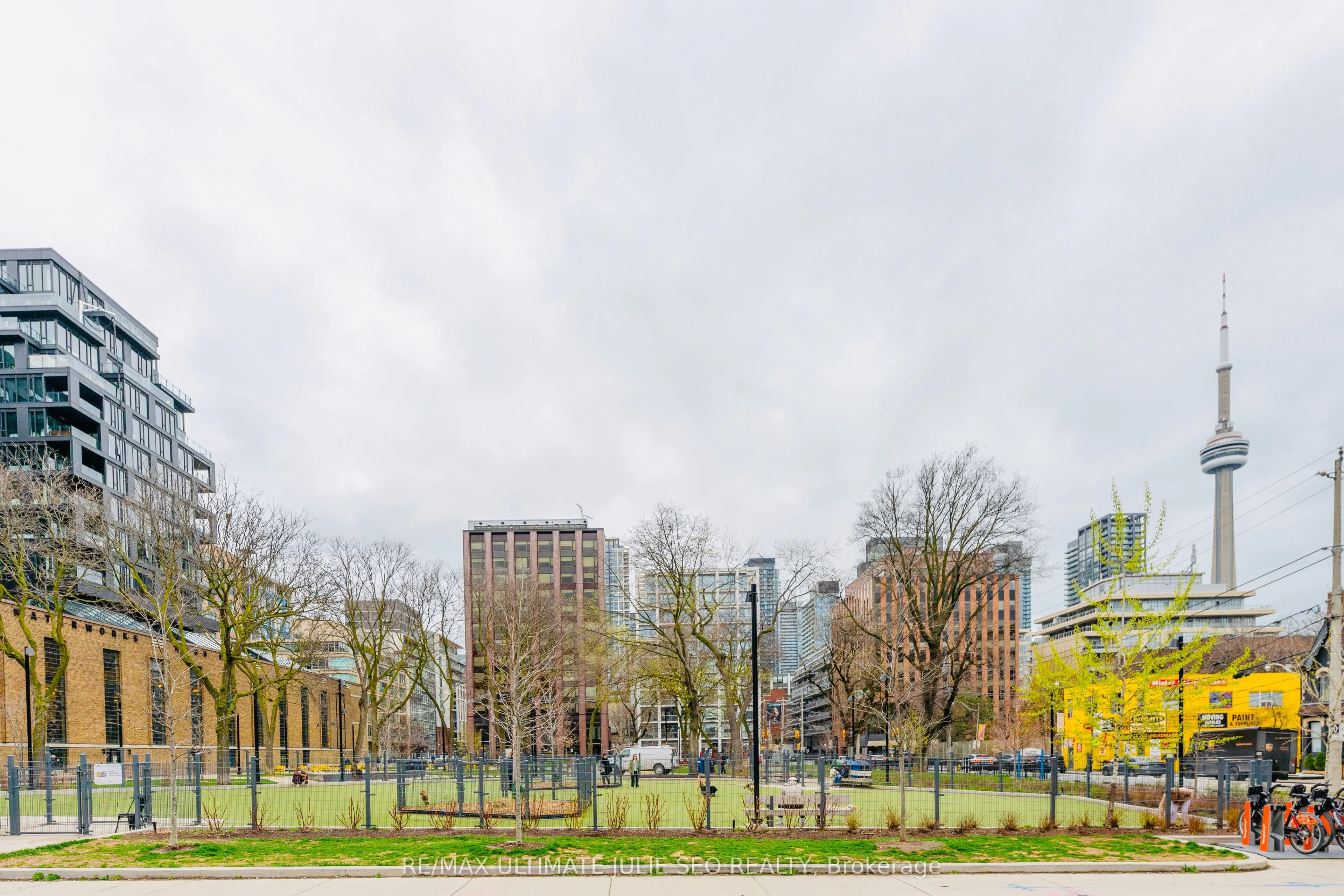 480 Adelaide Street W