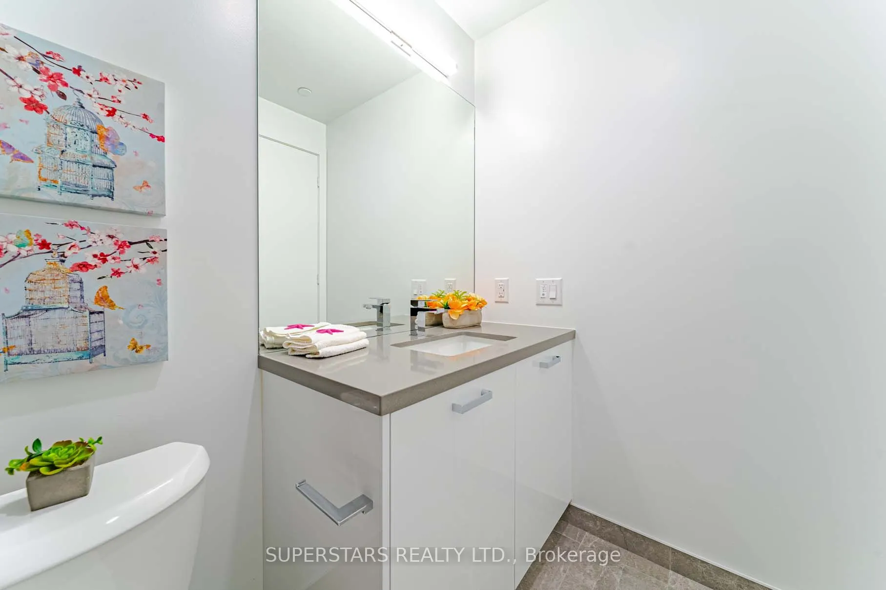 195 McCaul Street, #717