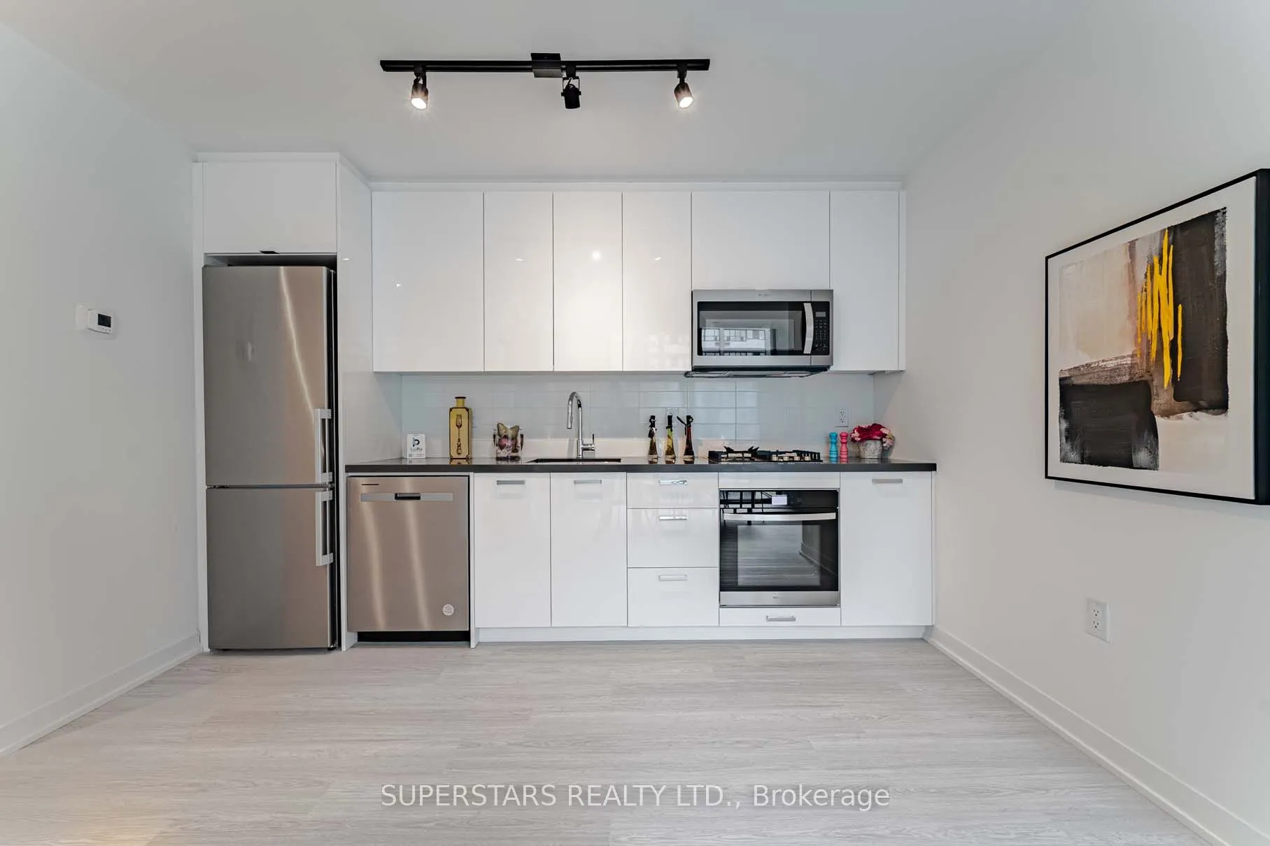 195 McCaul Street, #717