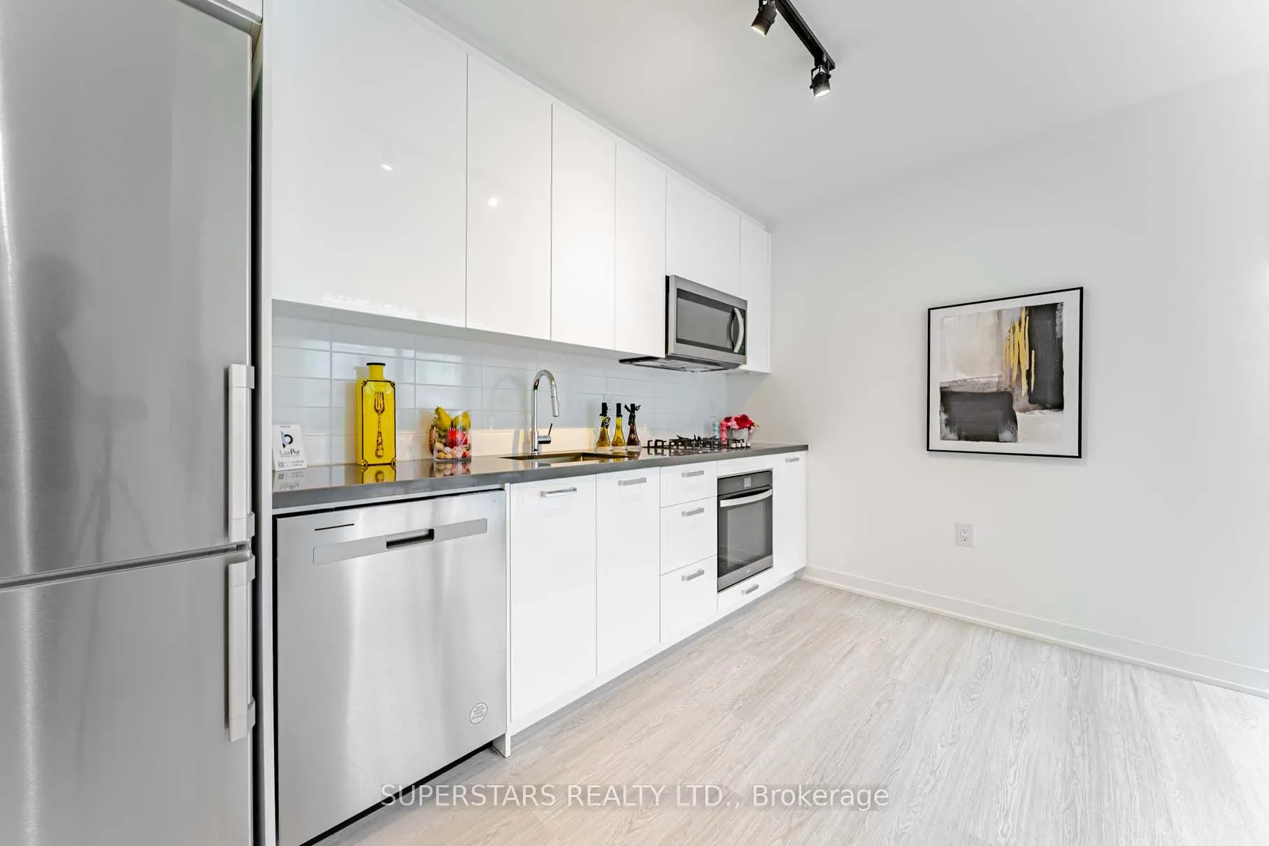 195 McCaul Street, #717