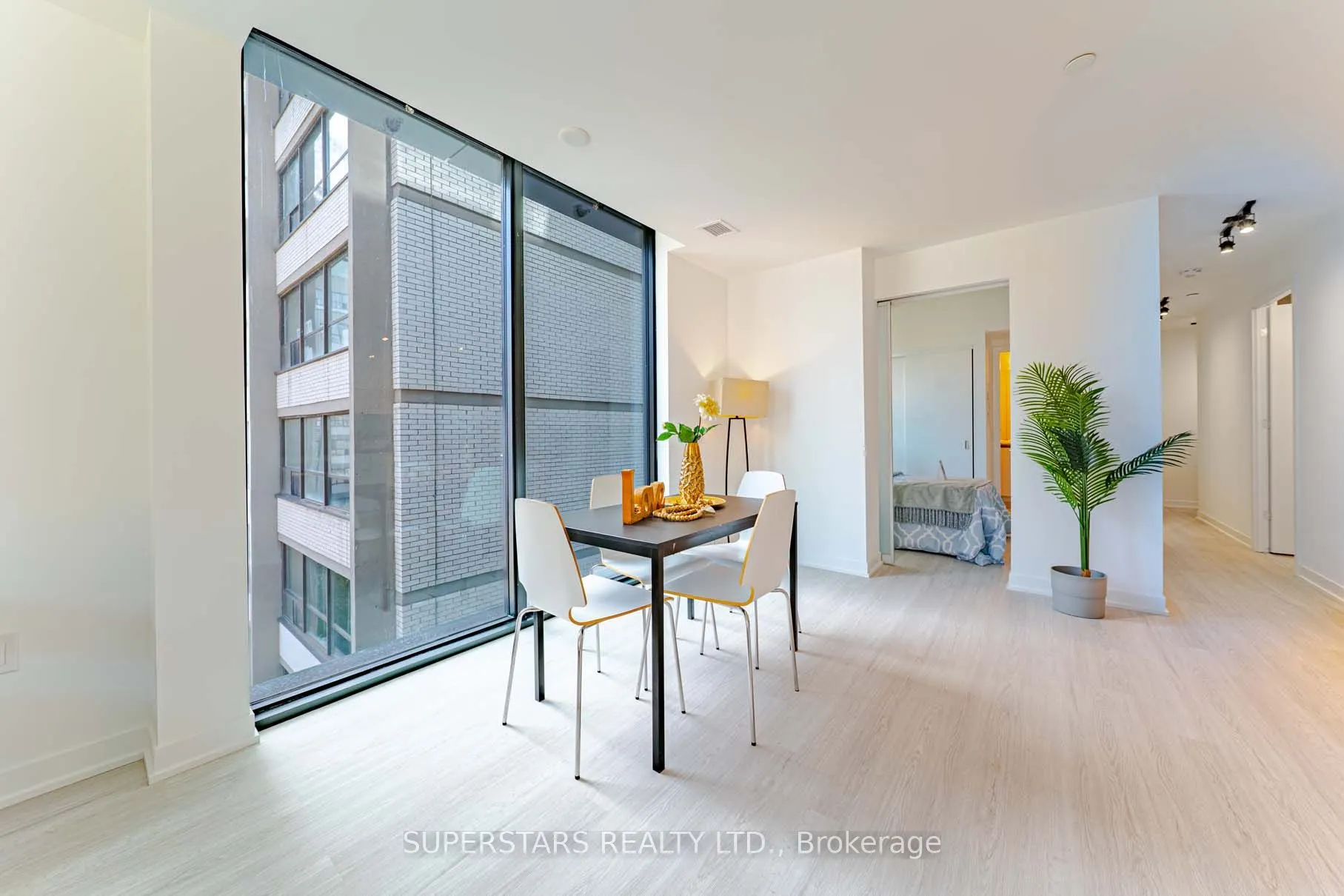 195 McCaul Street, #717