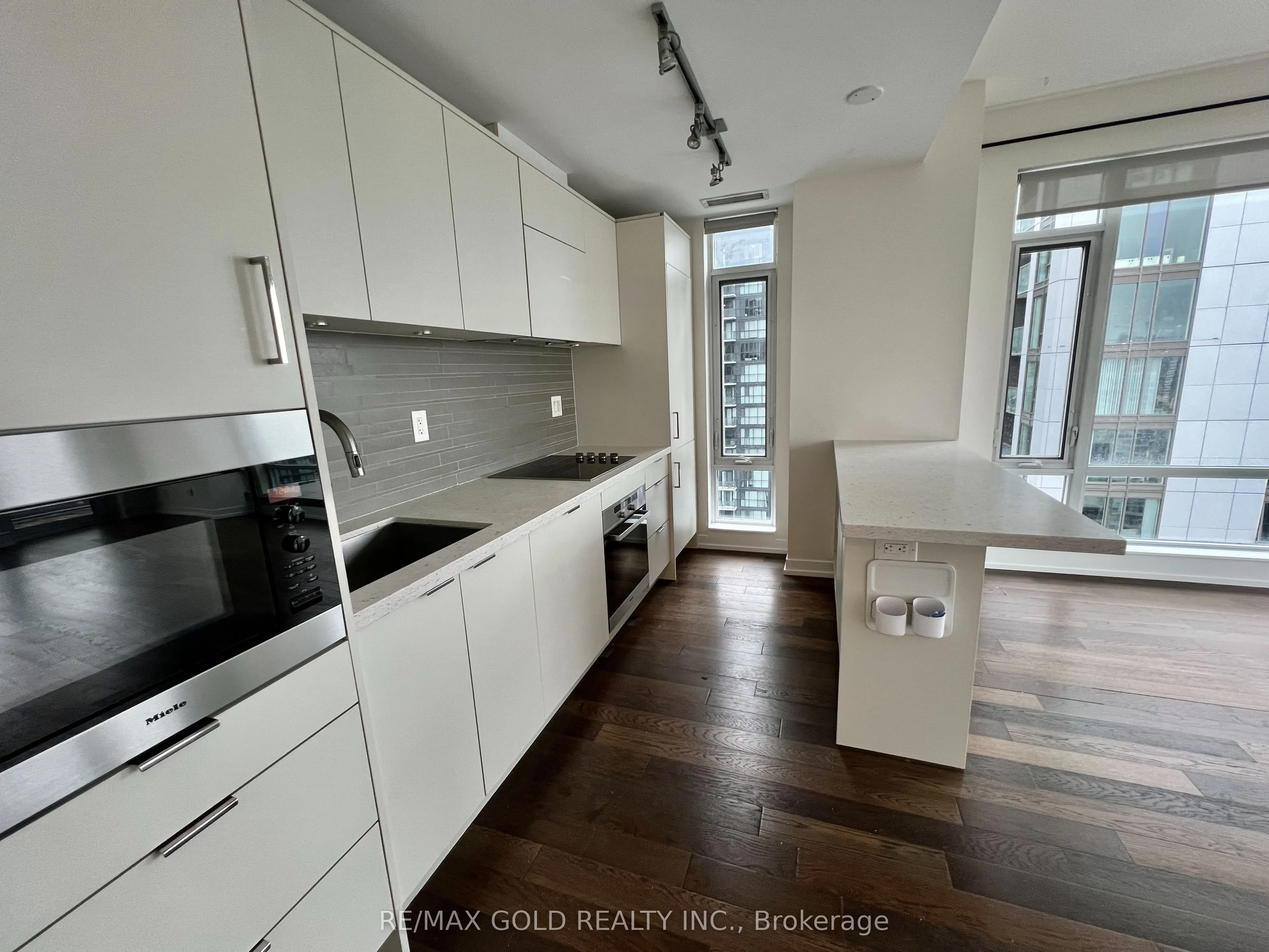 21 Widmer Street, #4202