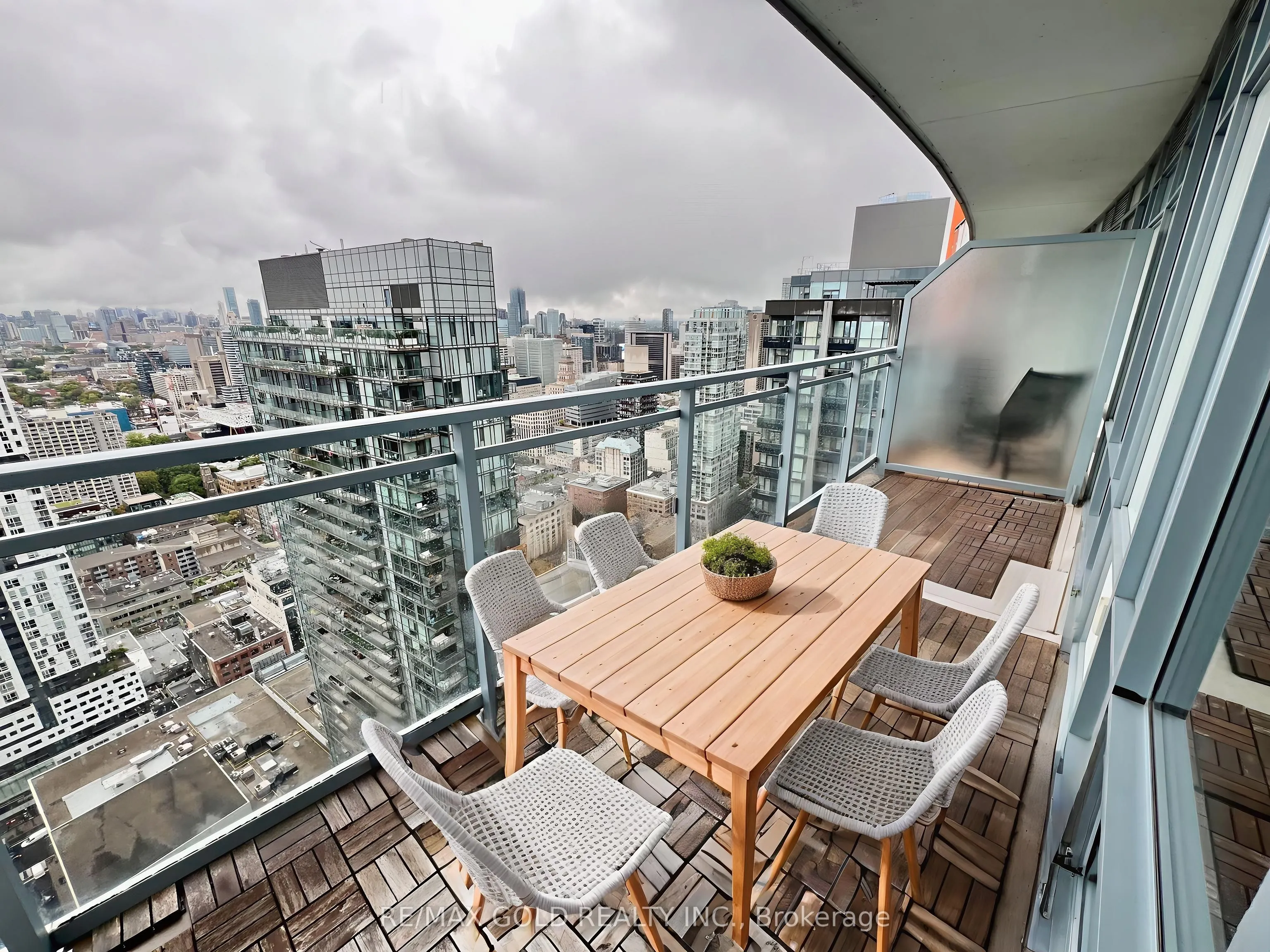 21 Widmer Street, #4202