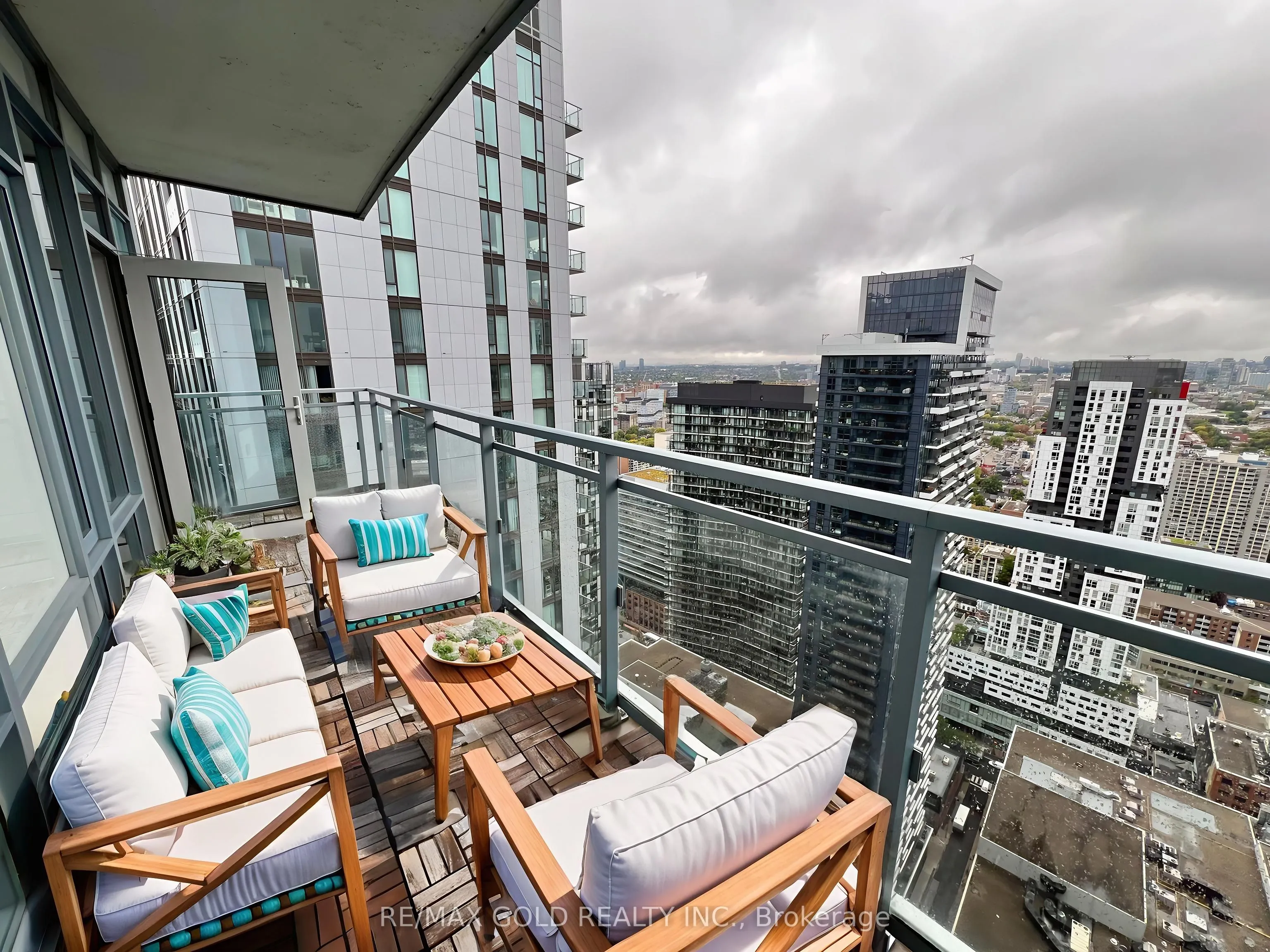 21 Widmer Street, #4202