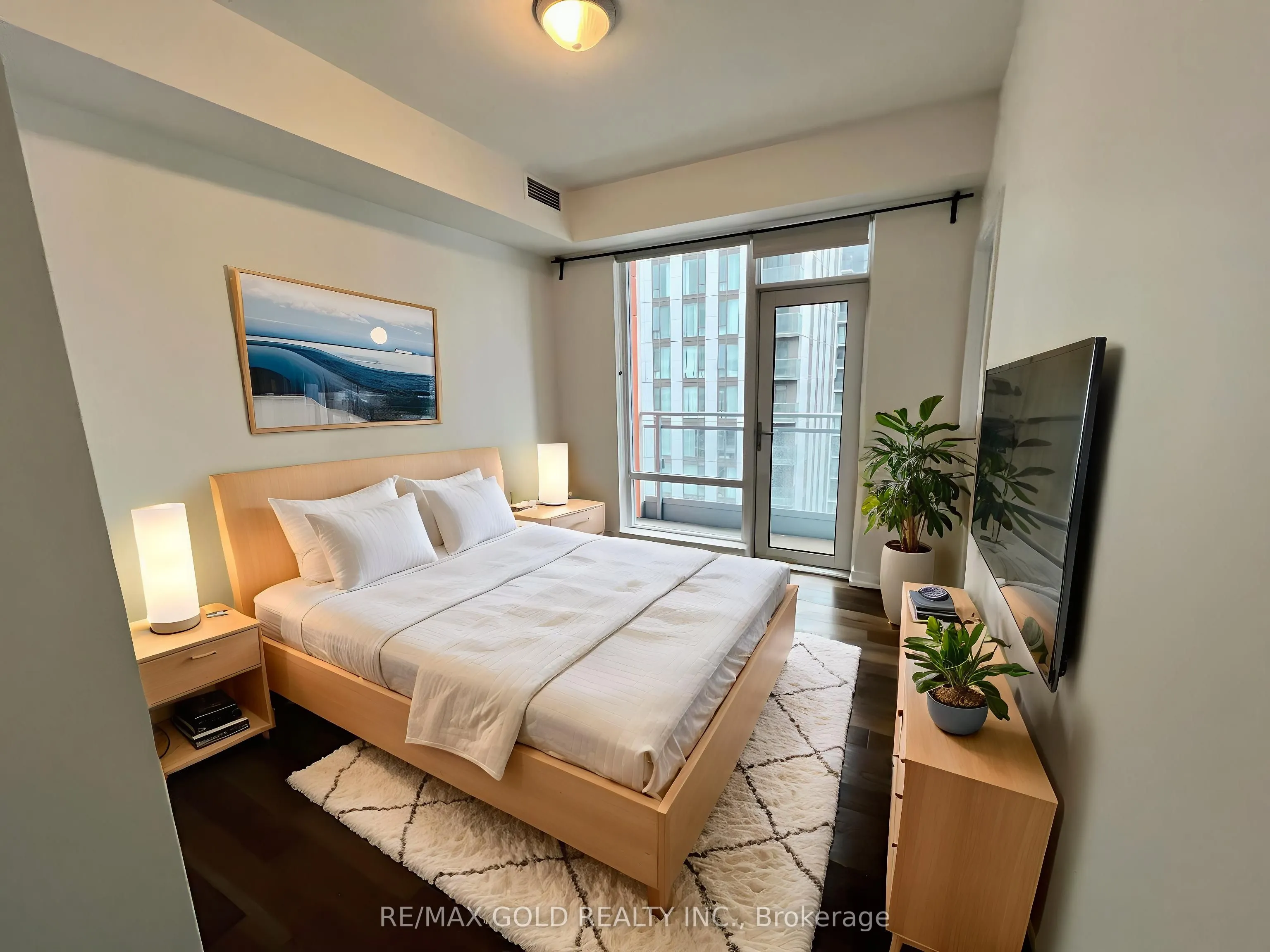 21 Widmer Street, #4202