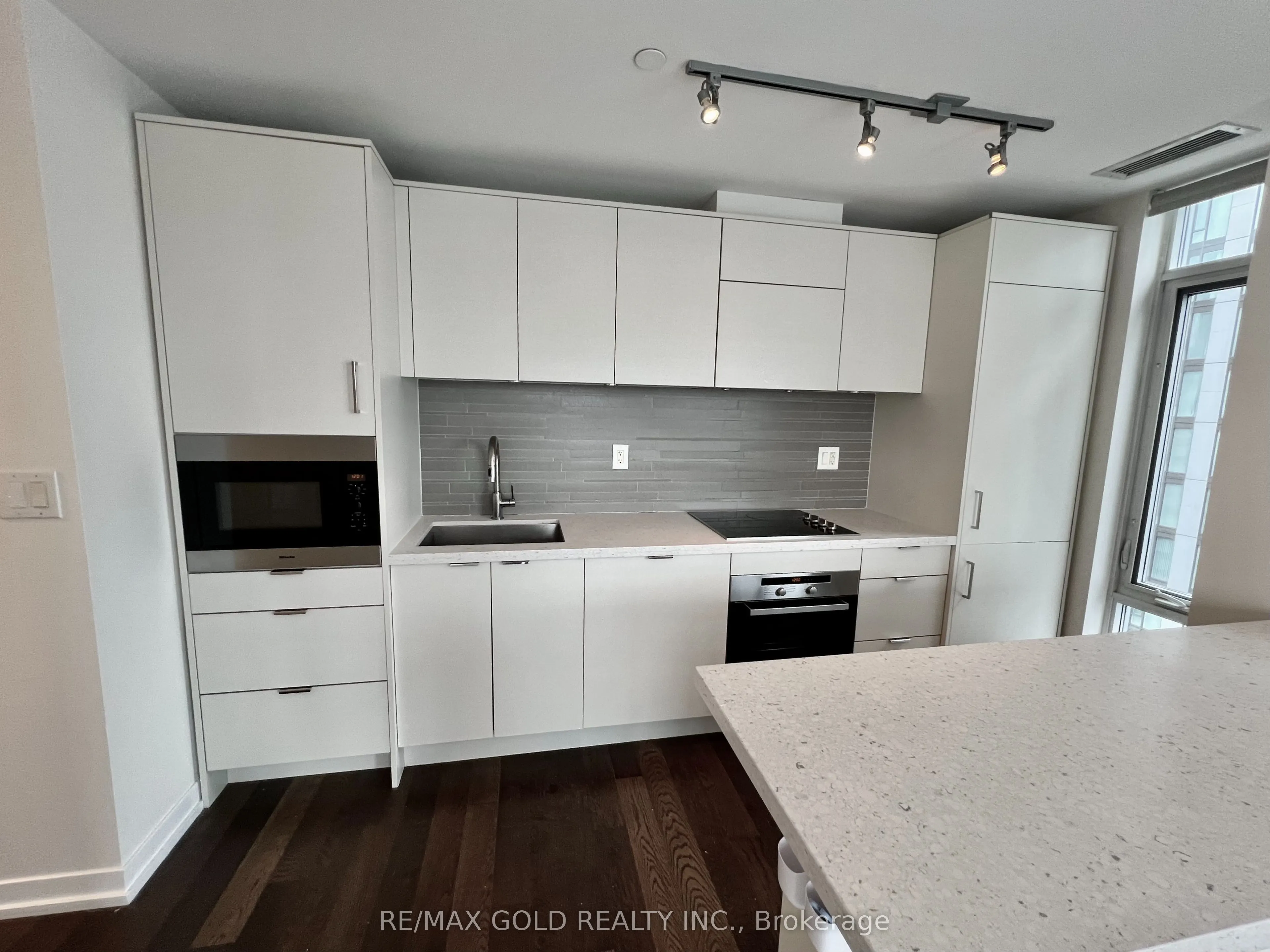 21 Widmer Street, #4202