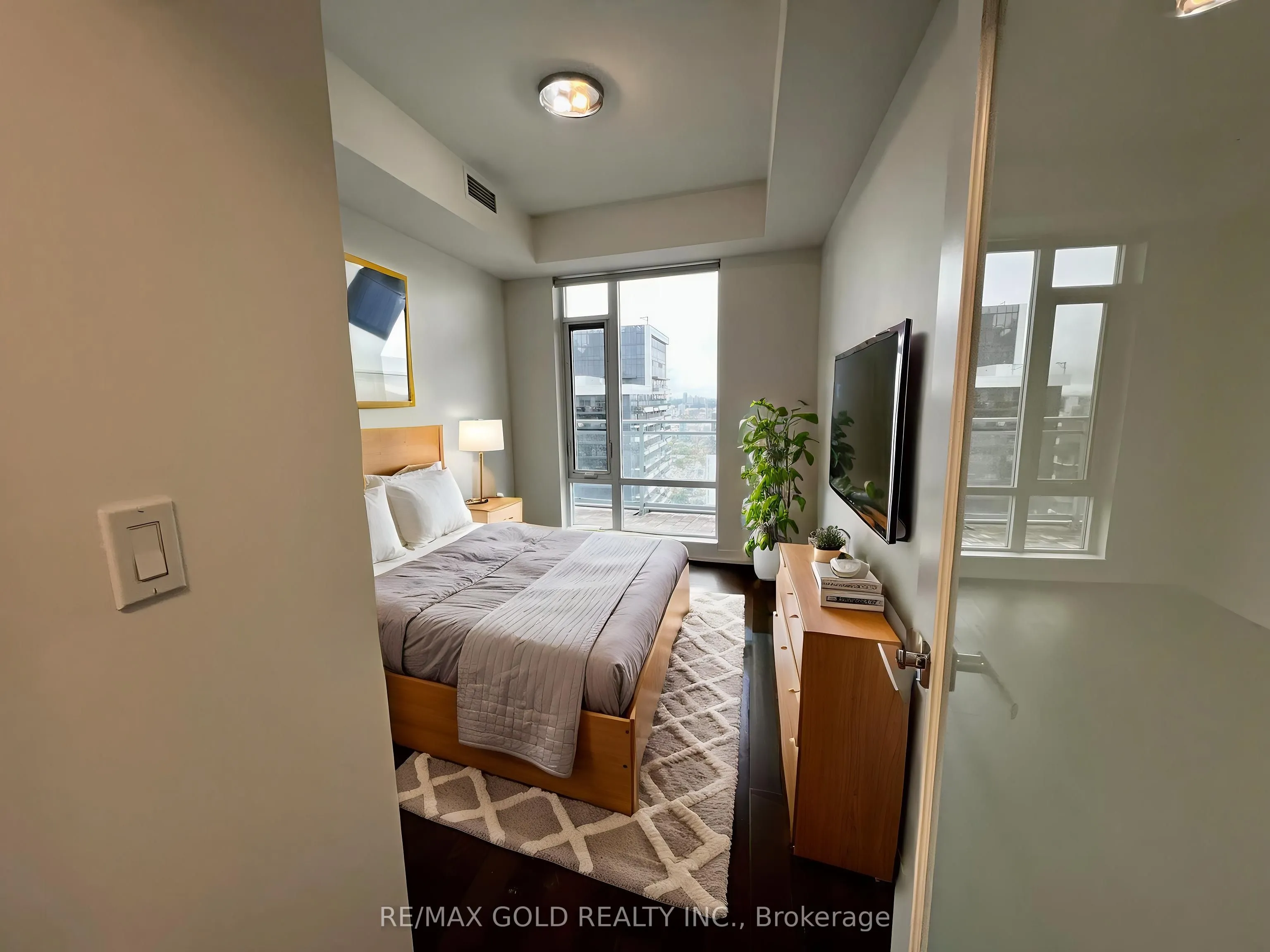 21 Widmer Street, #4202