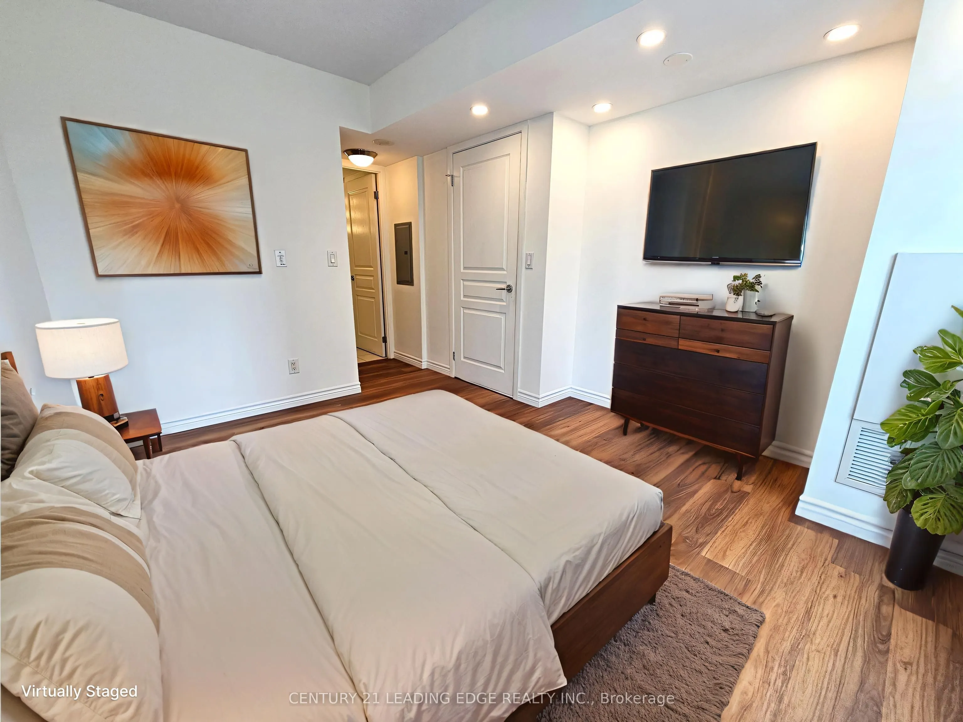 18 Yonge Street, #2212