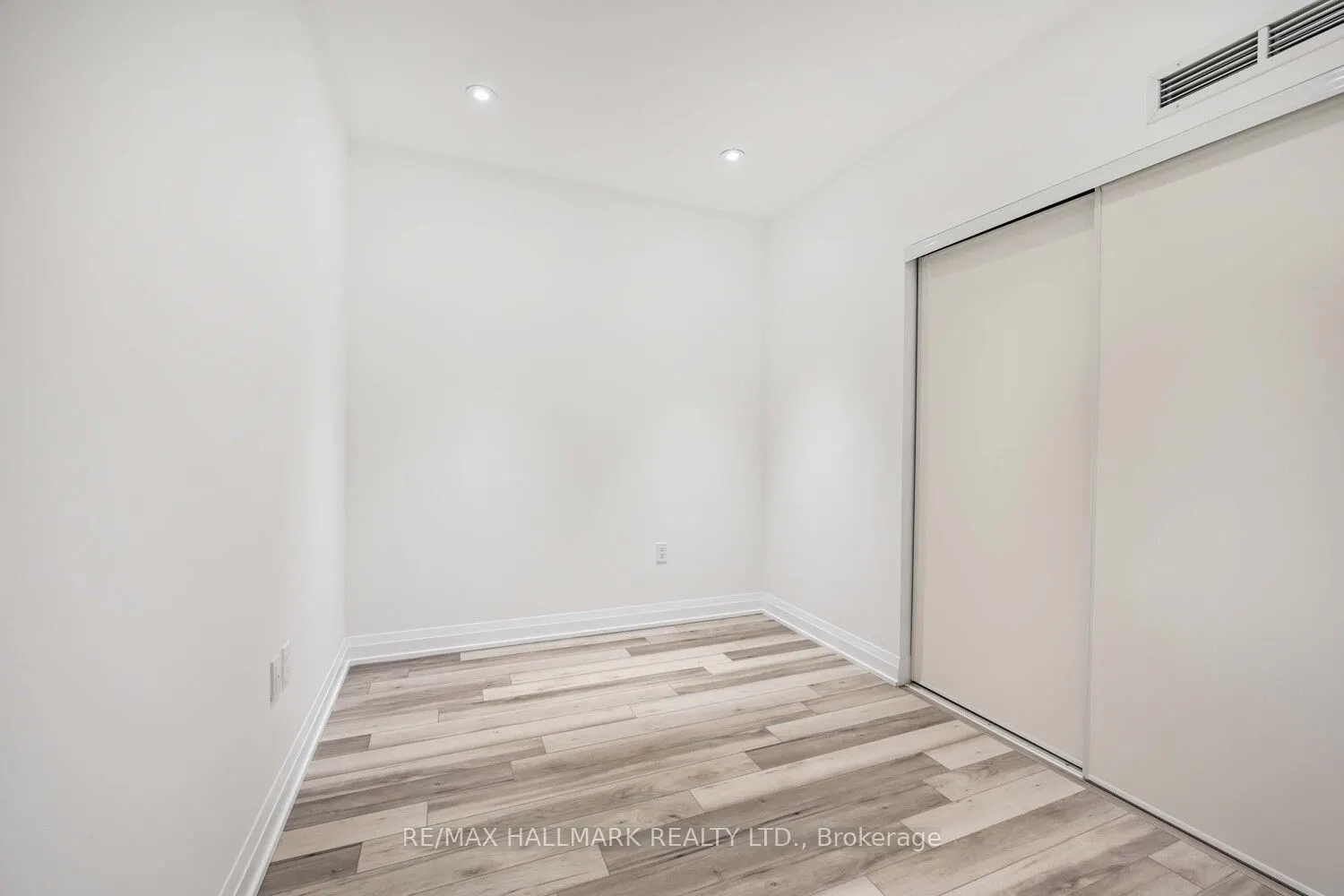 15 Richardson Street, #713