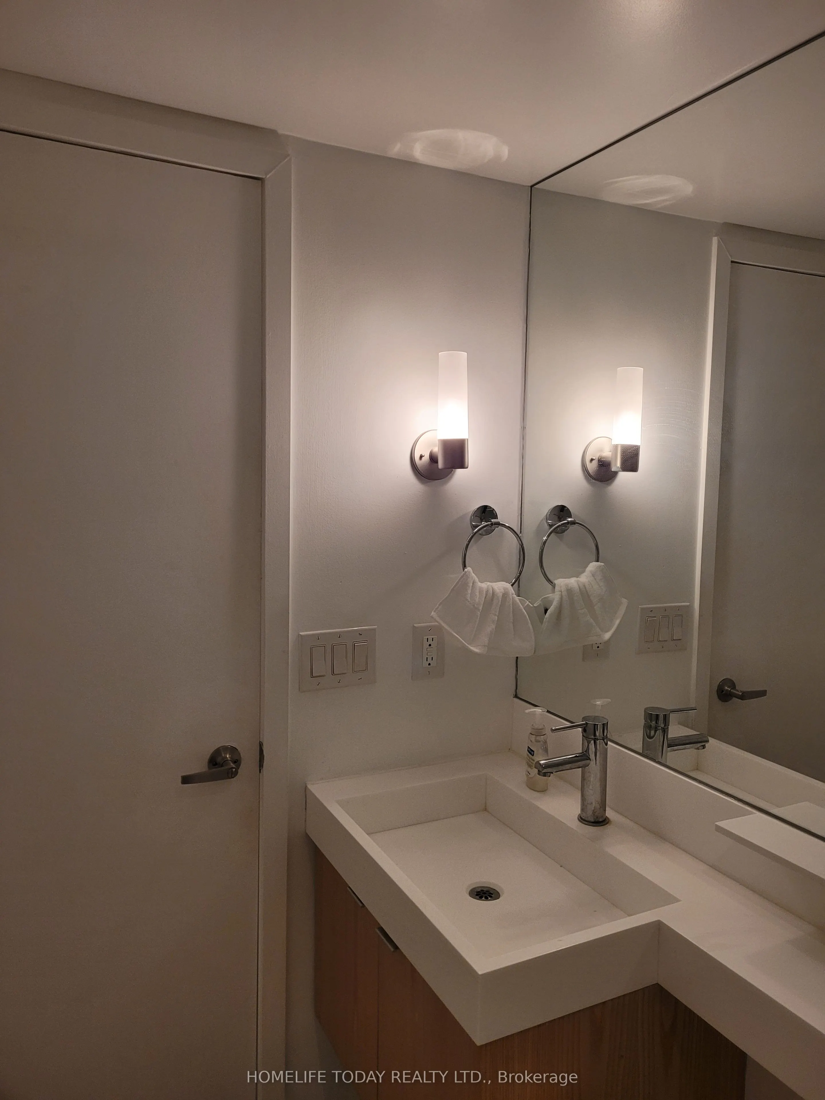 25 Telegram Mews, #4309