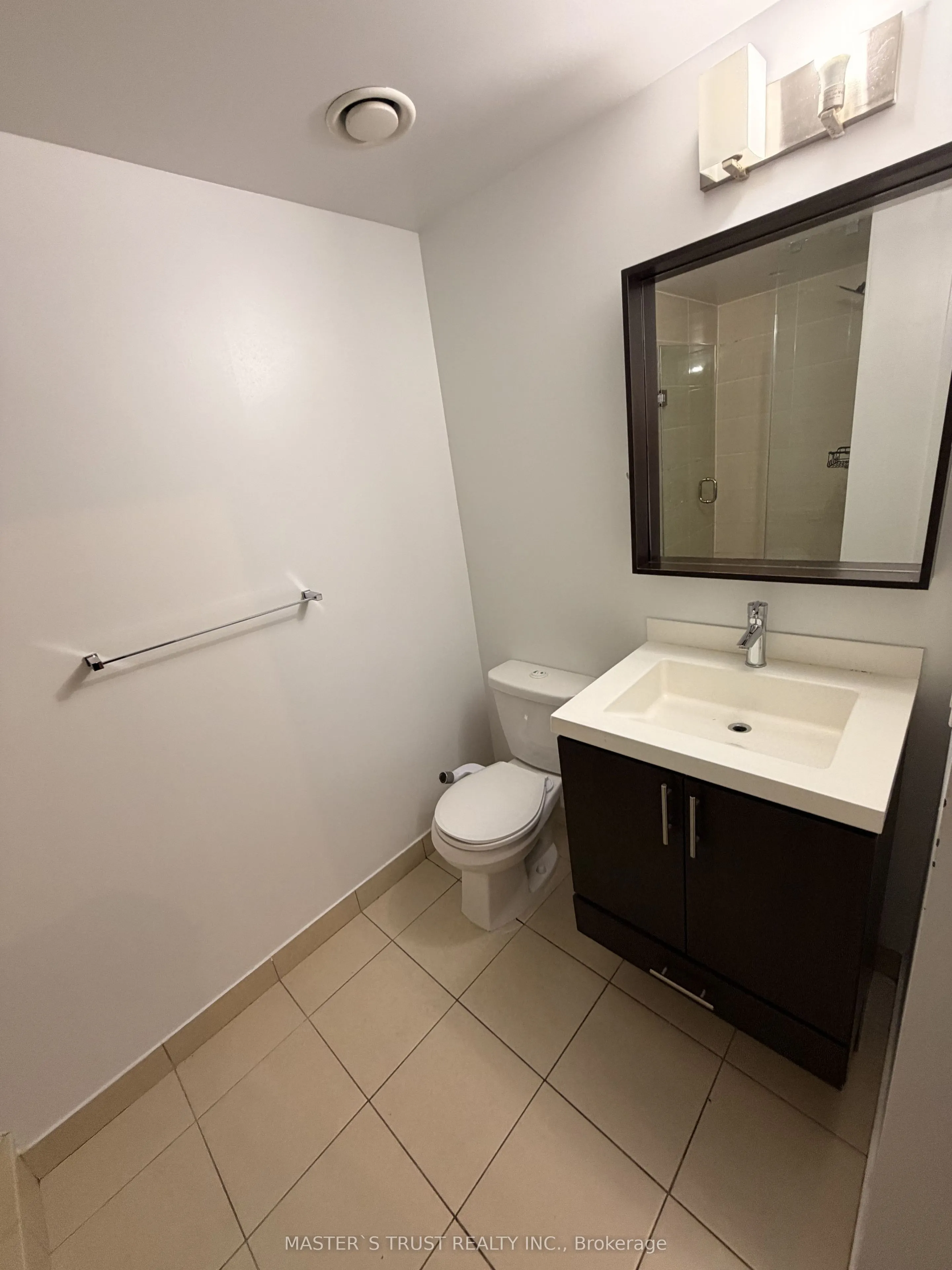 560 Front Street W, #808