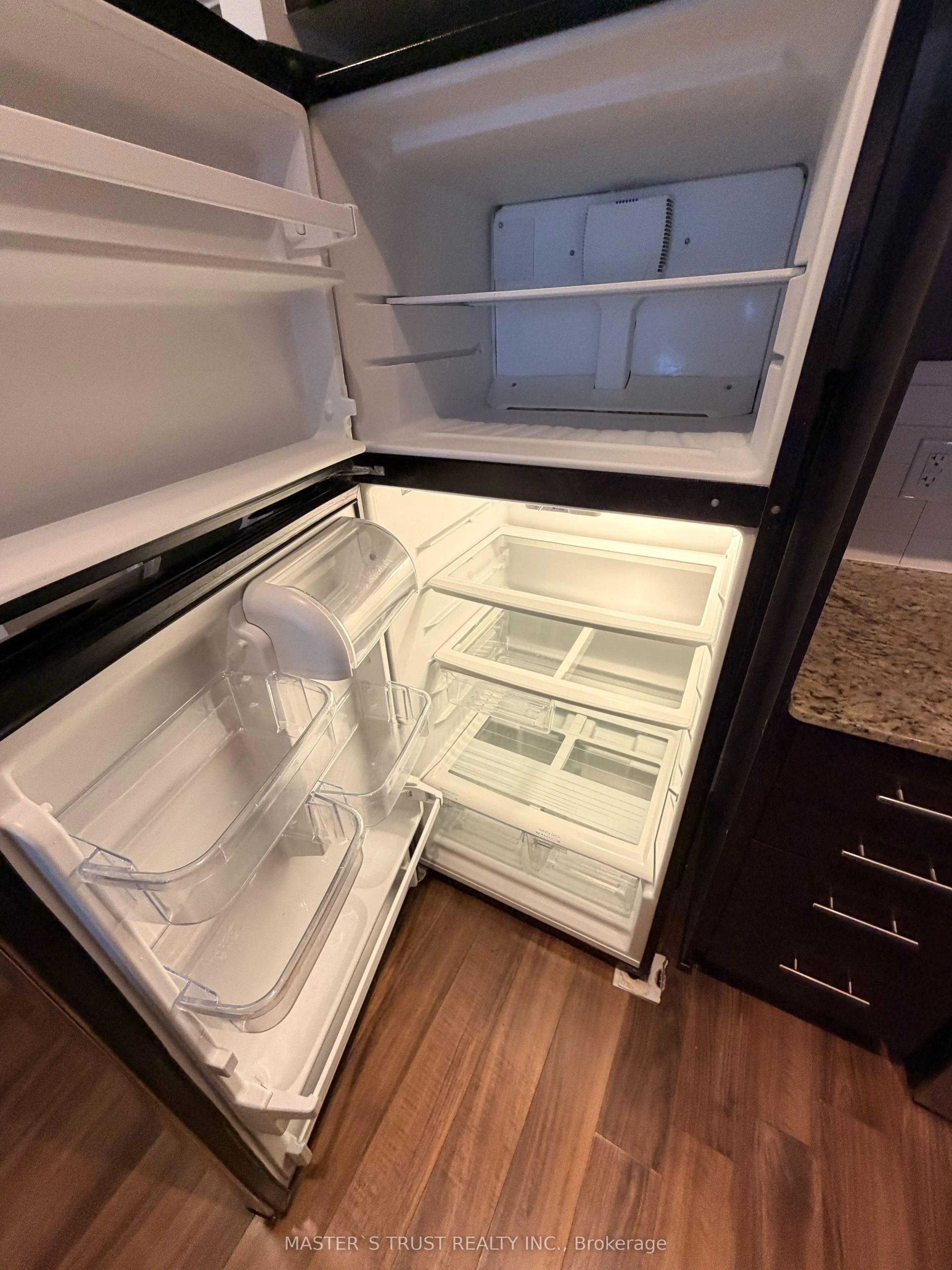 560 Front Street W, #808